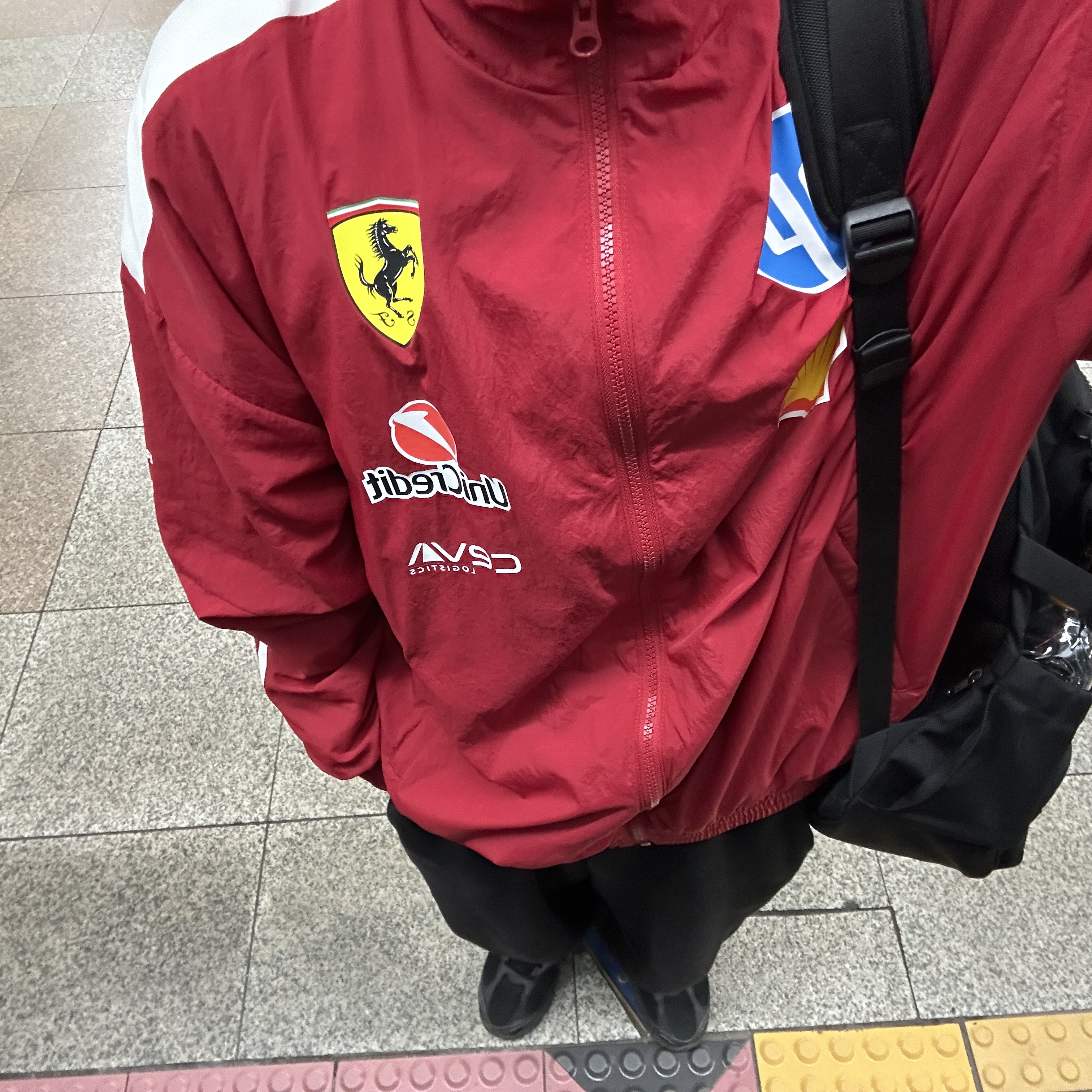 Scuderia Ferrari x Puma 2025 Drivers T7 Oversized Jacket Dark Cherry, Nike V5 RNR Black Anthracite 착용 스타일