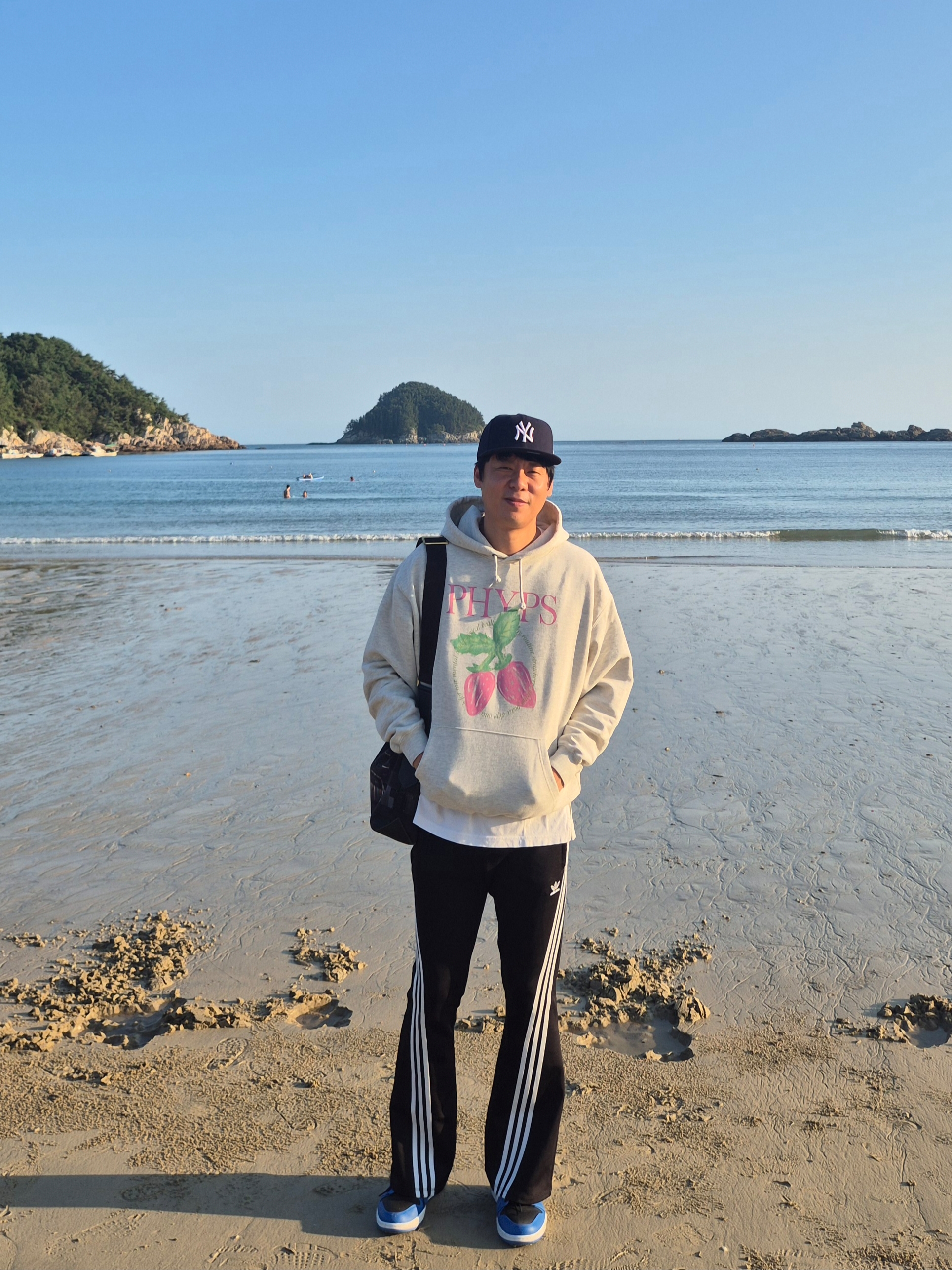 Phyps Dept Strawberry Hoodie Oatmeal, New Era 59Fifty MLB Authentic New York Yankees Game Navy 착용 스타일 - 1