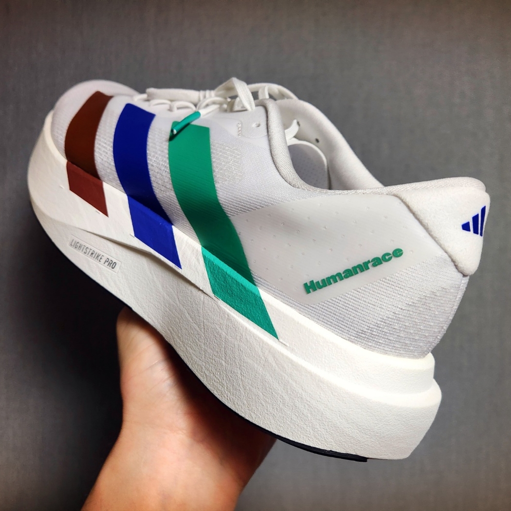 Adidas x Pharrell Williams Humanrace Adizero Adios EVO SL Cloud White Semi Court Green 착용 스타일 - 2