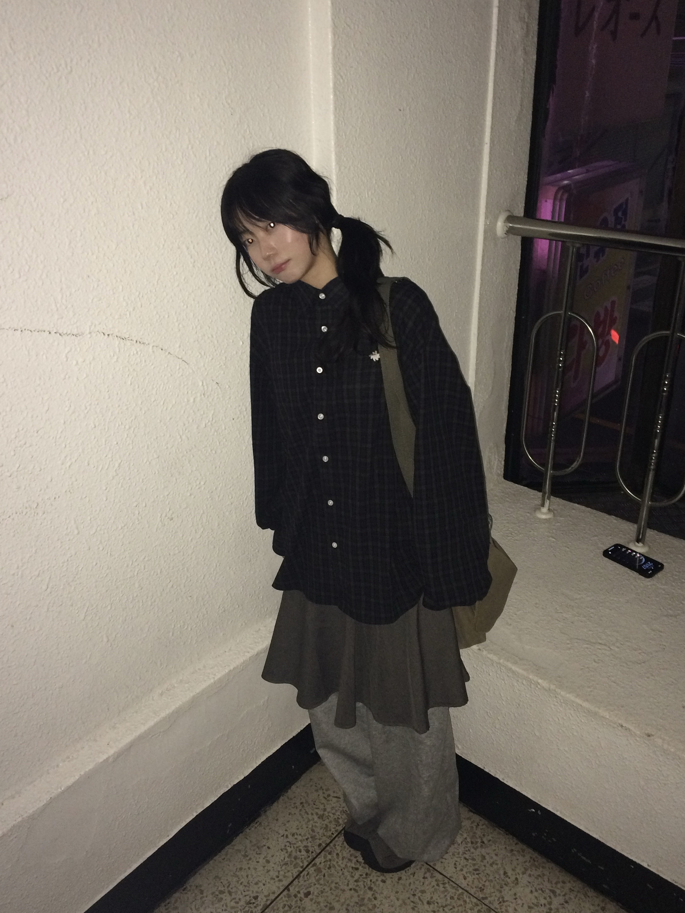 SLOW RECORD HOUSE Vintage Check Shirt Black 착용 스타일 - 3