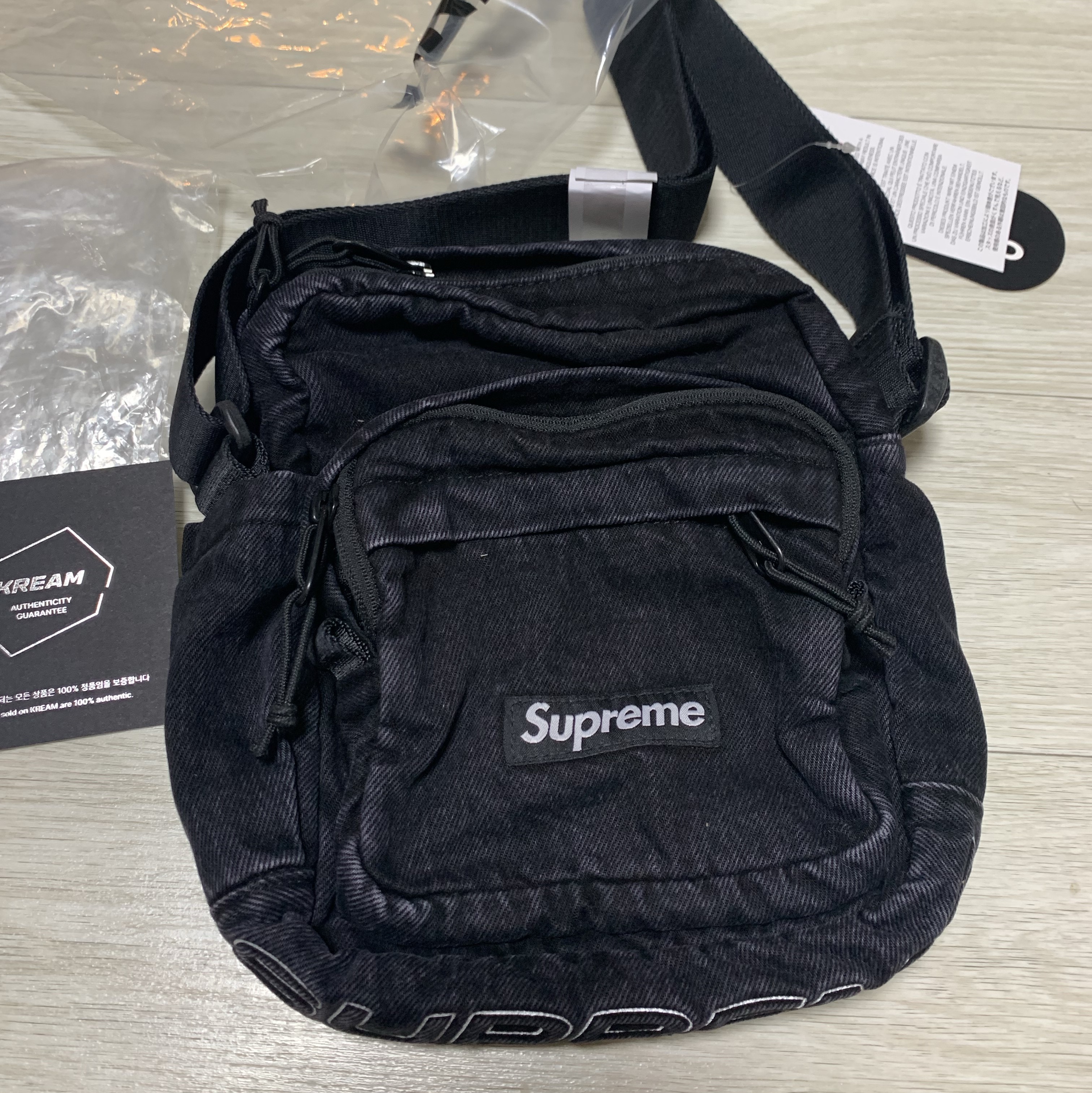Supreme Denim Shoulder Bag Black - 25FW 착용 스타일