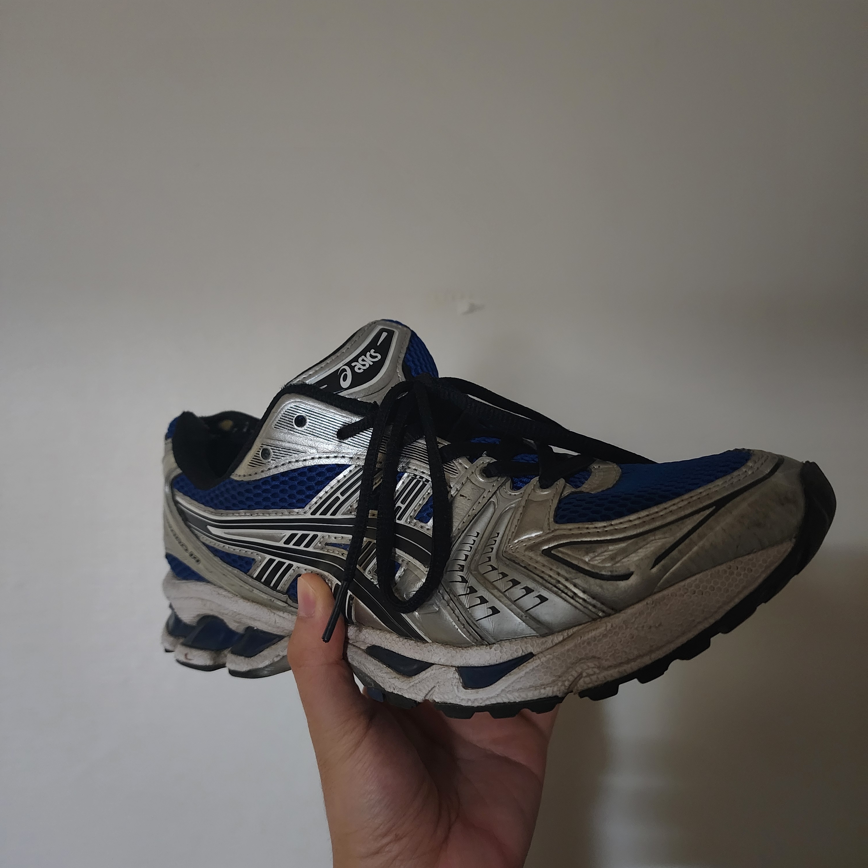 Asics Gel-Kayano 14 Monaco Blue Black 착용 스타일