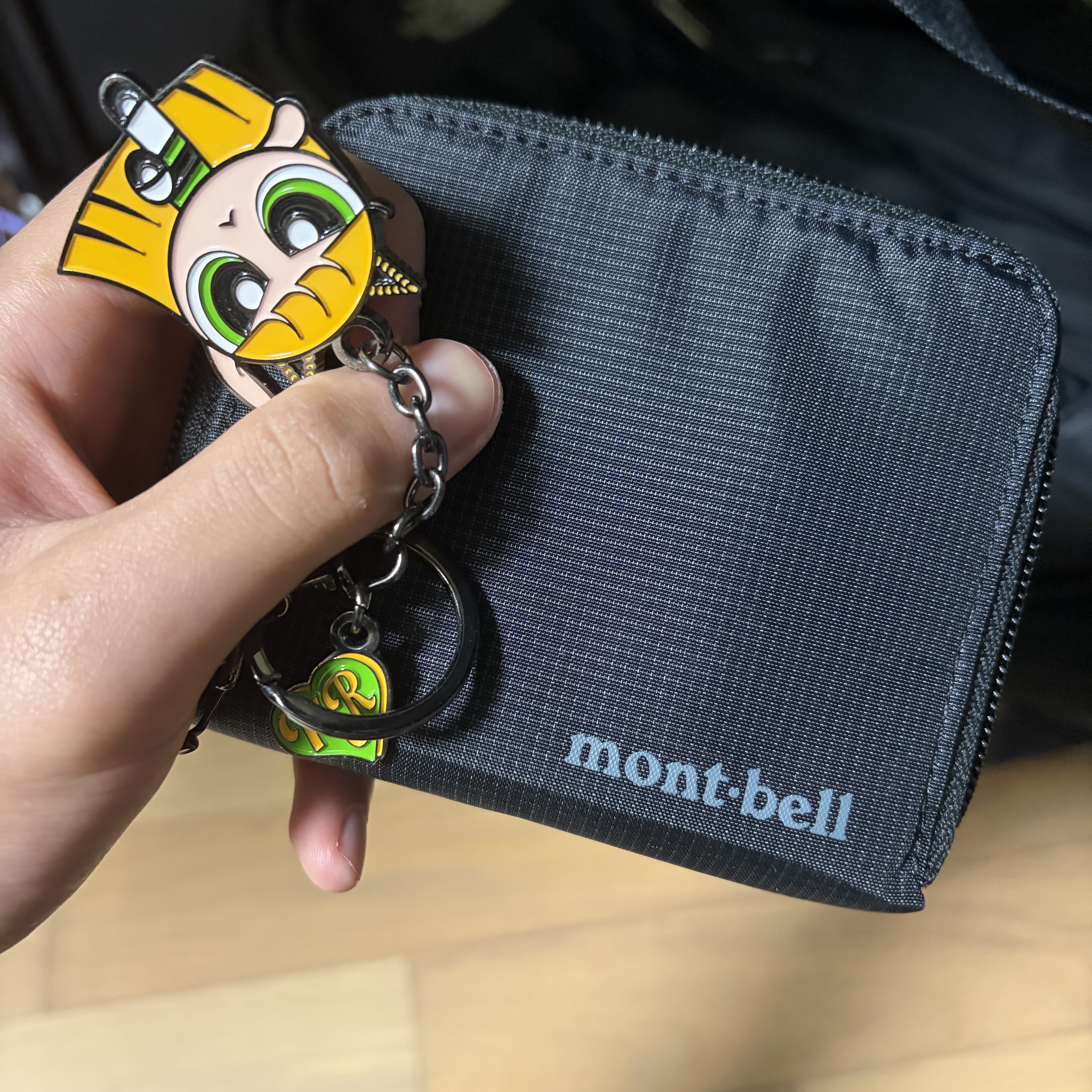 Montbell Zip Wallet Black, NewJeans x The Powerpuff Girls Metal Keyring Haerin 착용 스타일