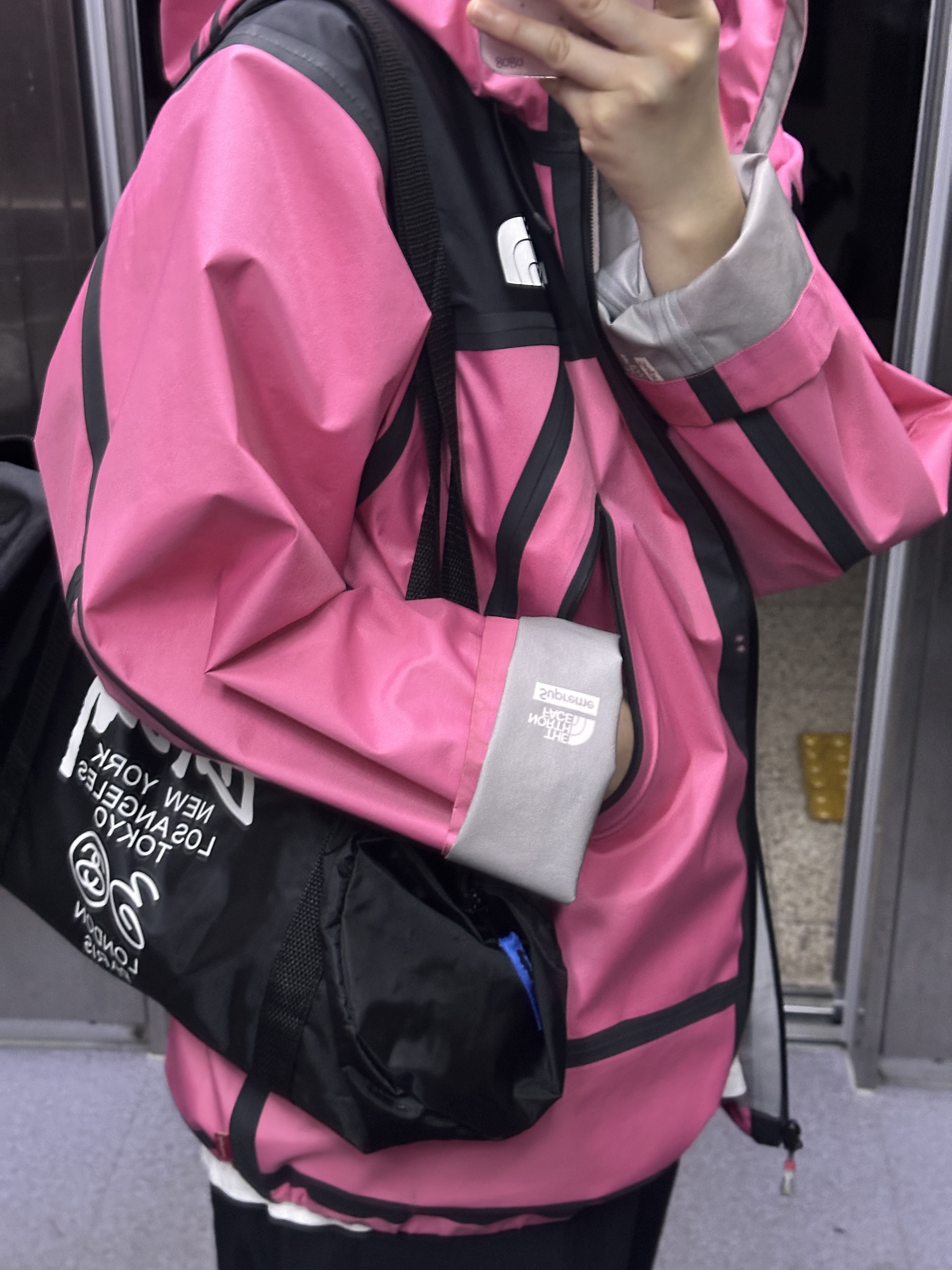 Supreme x The North Face Summit Series Outer Tape Seam Jacket Pink - 21SS, Adidas Samba OG Cloud White 착용 스타일 - 2