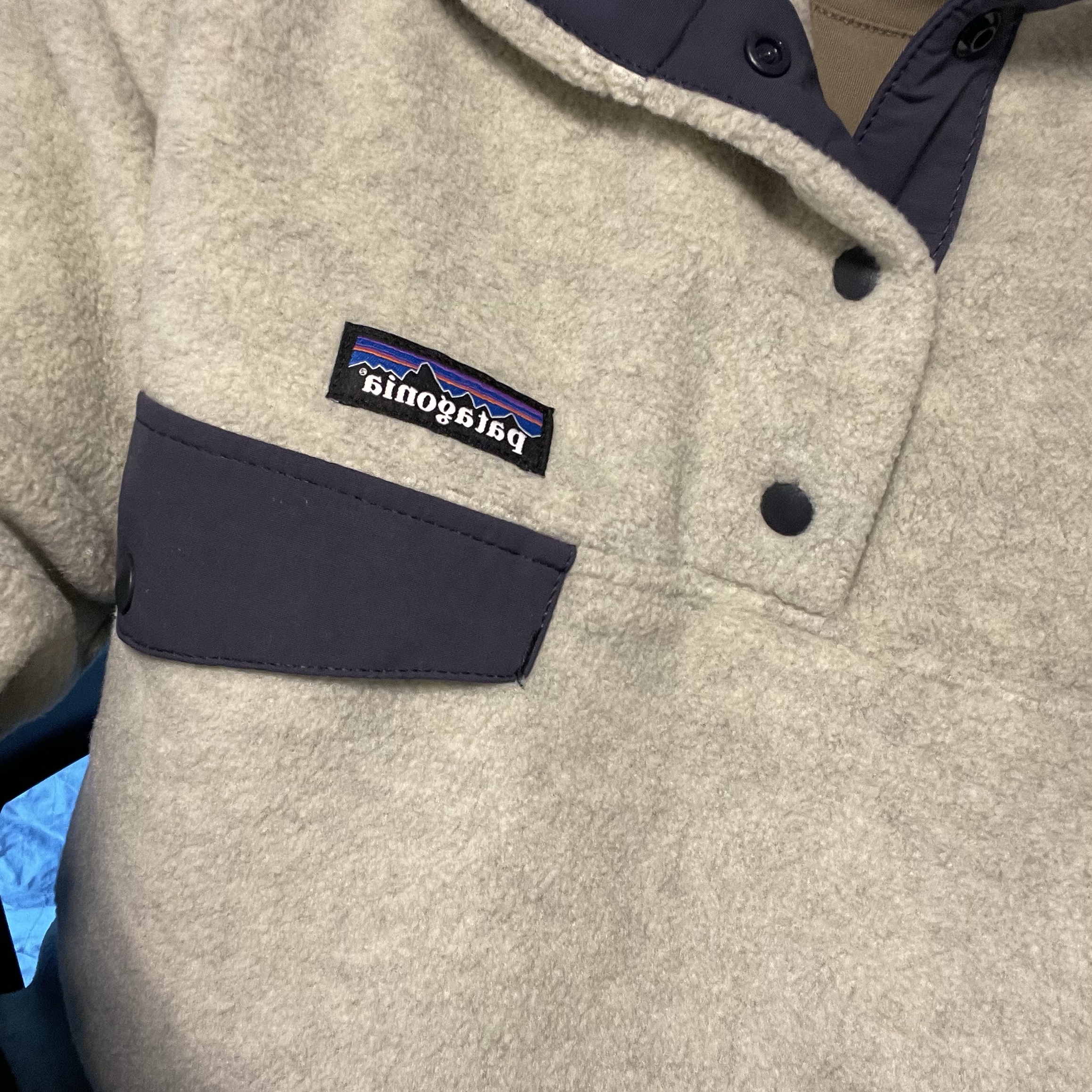 Patagonia Lightweight Synchilla Snap-T Fleece Pullover Oatmeal Heather/Smolder Blue/New Navy 착용 스타일