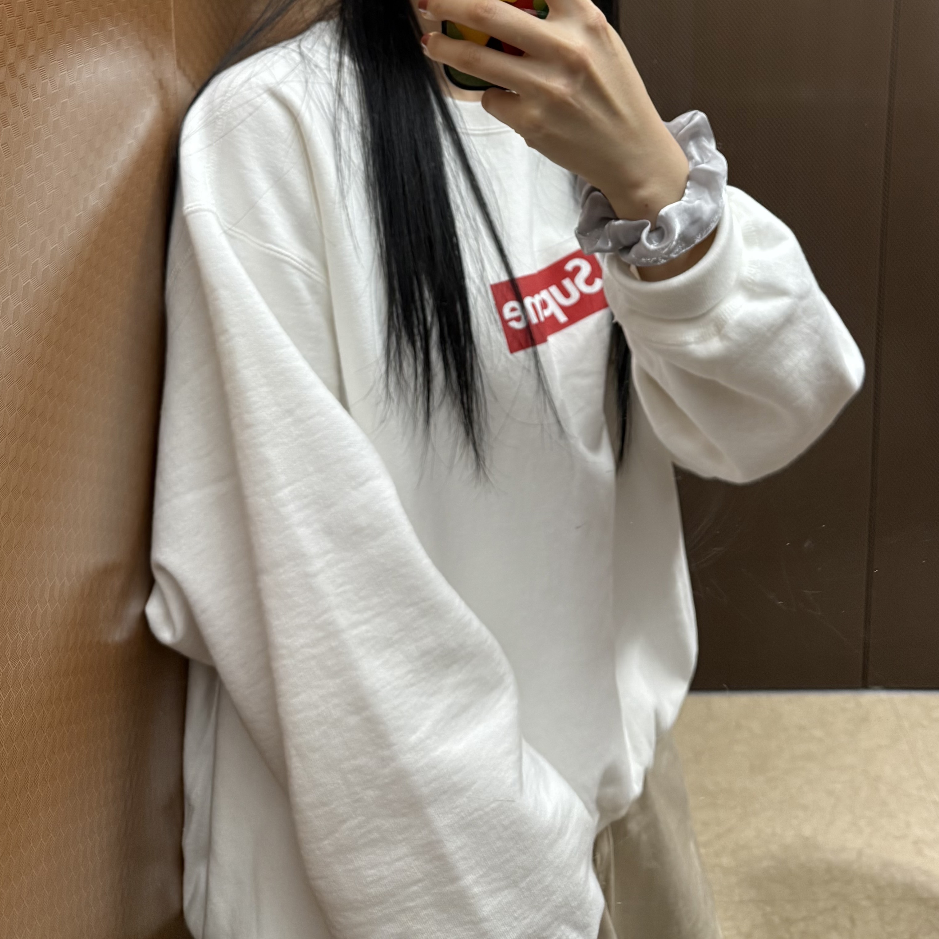 Supreme Washed Box Logo Crewneck White - 25SS 착용 스타일