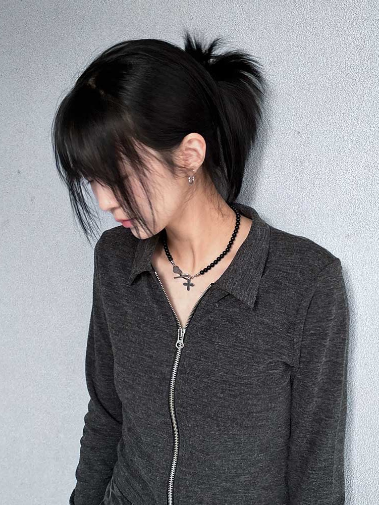 Riomeu Holiday Red Black Necklace Black 착용 스타일