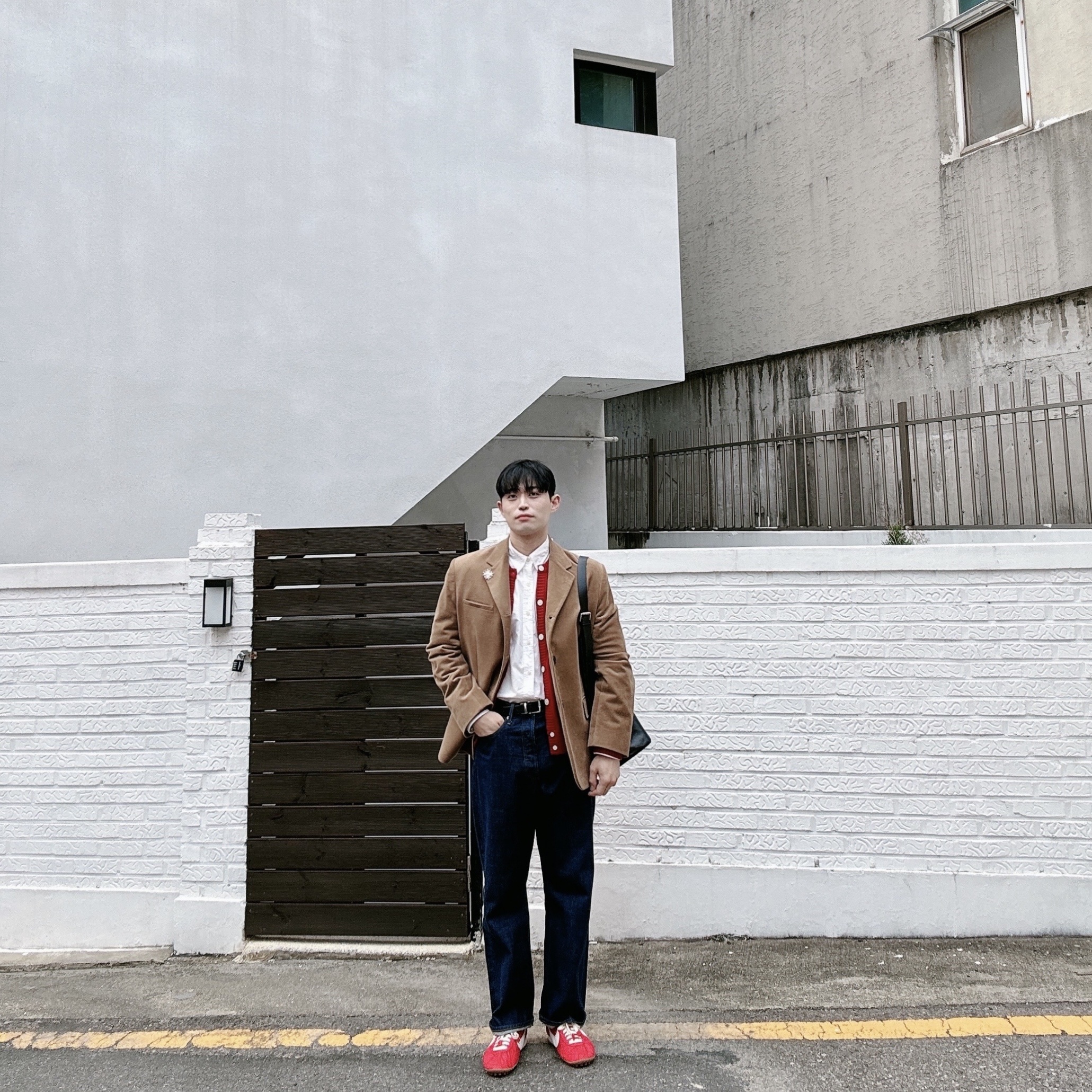 Nike x Jacquemus Moon Shoe SP University Red and Bicycle Yellow 착용 스타일 - 1