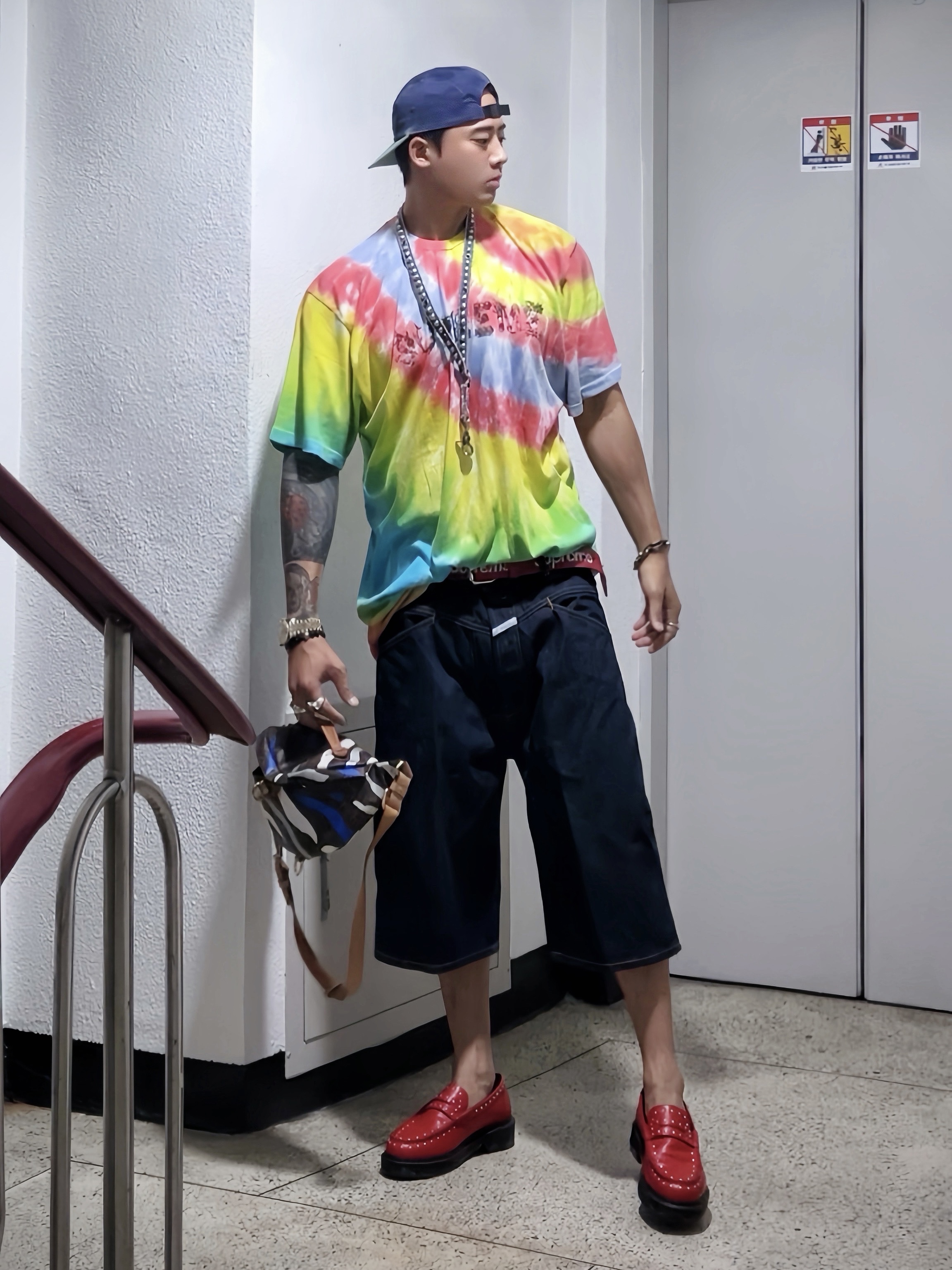 Supreme Pigment 2-Tone Camp Cap Navy - 24SS, Supreme Morph T-Shirt Tie Dye - 20SS 착용 스타일