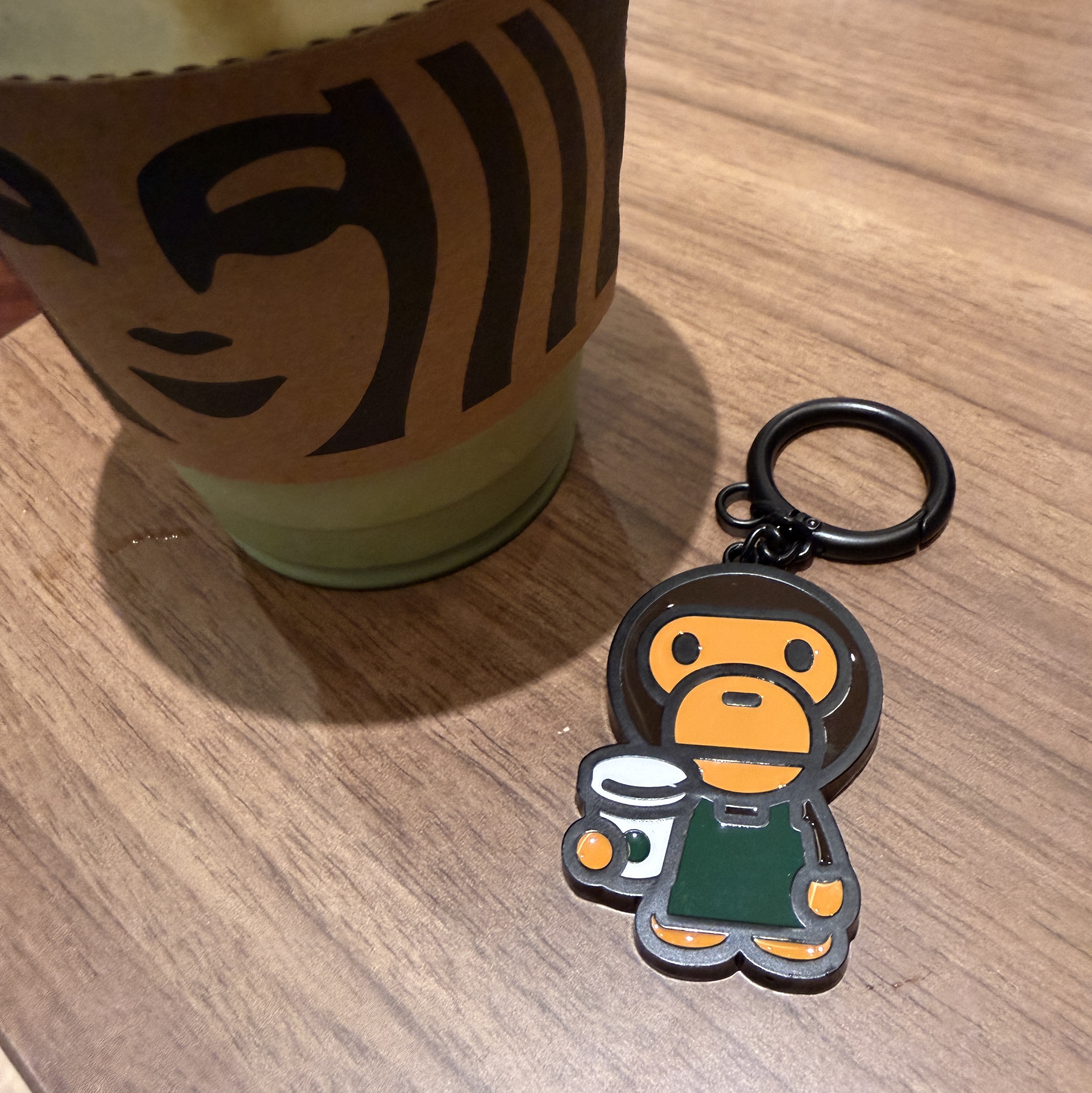 Starbucks x BAPE Baby Milo Keychain 착용 스타일