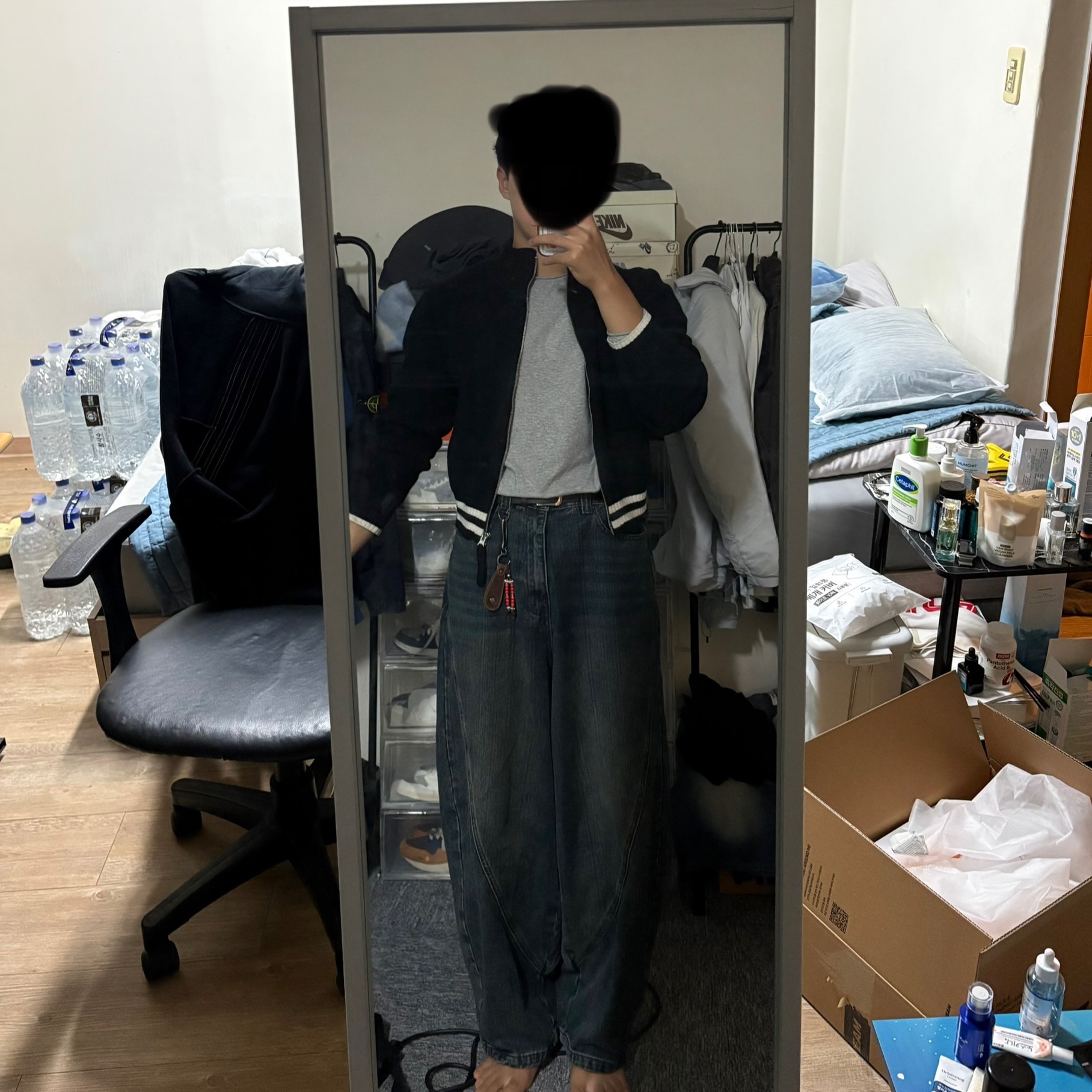 Matin Kim Spell Point Stripe Knit Cardigan Black 착용 스타일