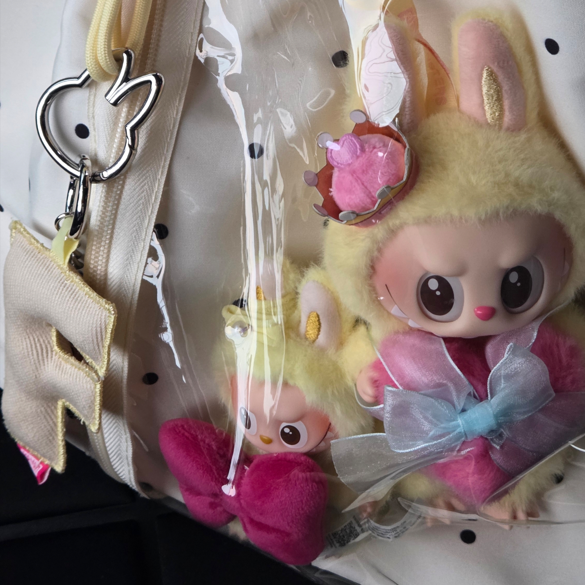 Pop Mart The Monsters Checkmate Series Plush Keyring, Pop Mart Labubu The Monsters Pin For Love Series Vinyl Plush Pendant (A-M) F (Opened Case) 착용 스타일 - 1