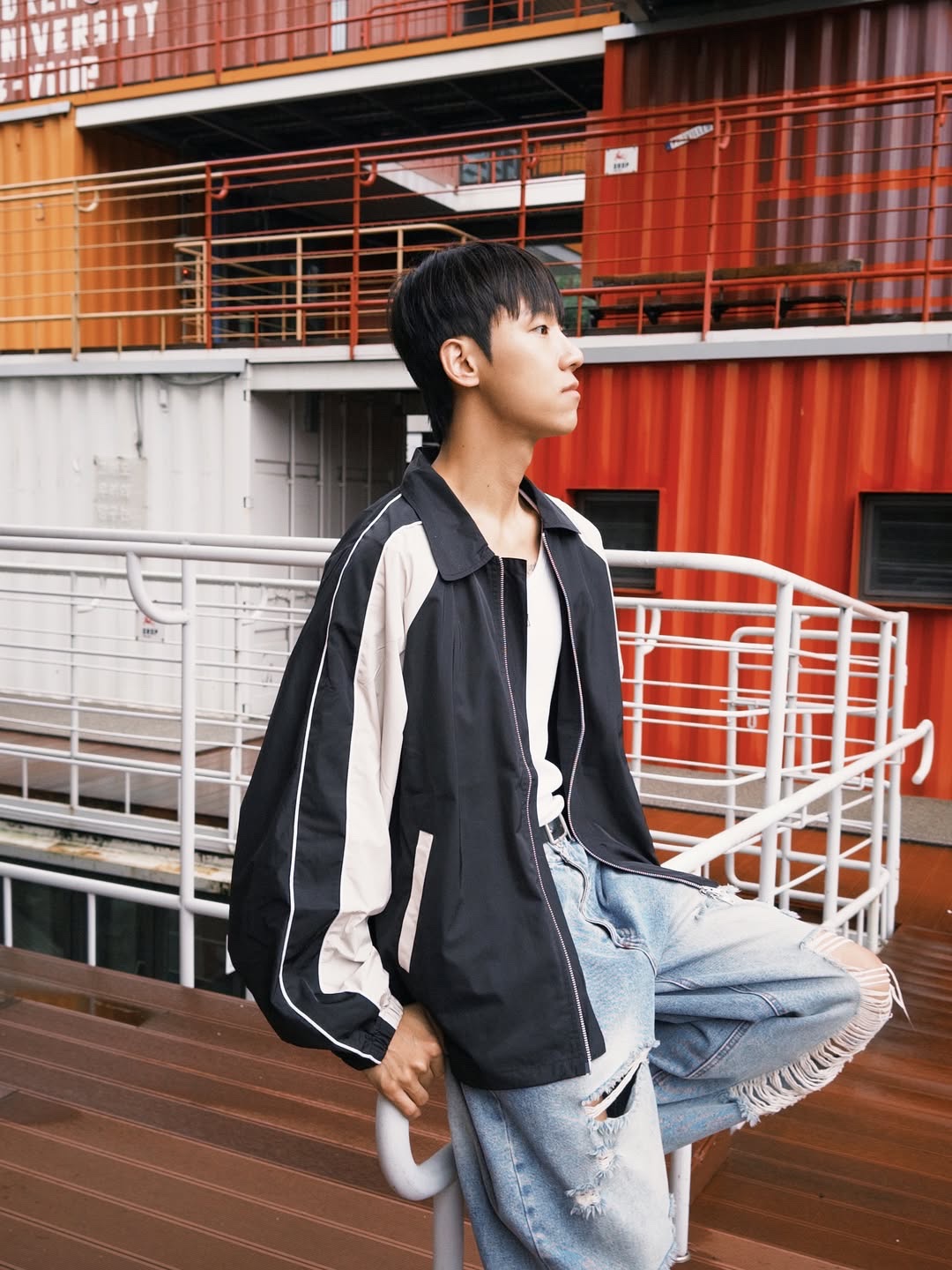 SLOW RECORD HOUSE Piping Line Windbreaker Navy 착용 스타일 - 8