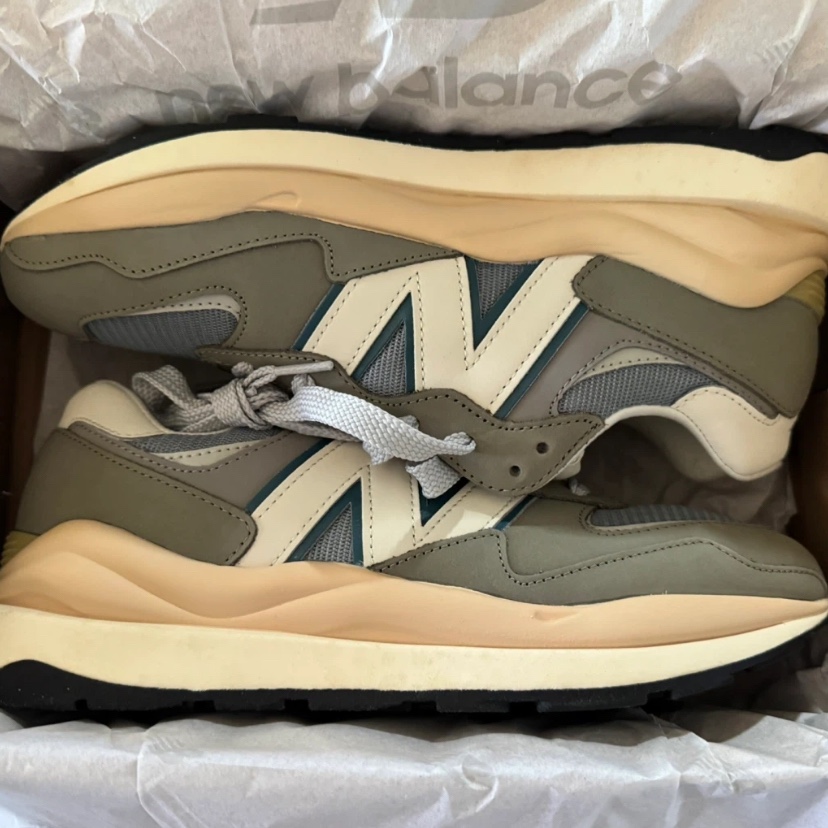 New Balance 5740 Gray 착용 스타일