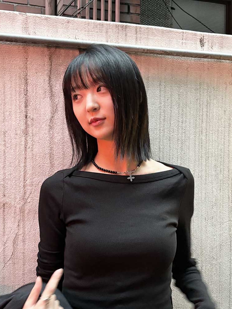 Riomeu Holiday Red Black Necklace Black 착용 스타일