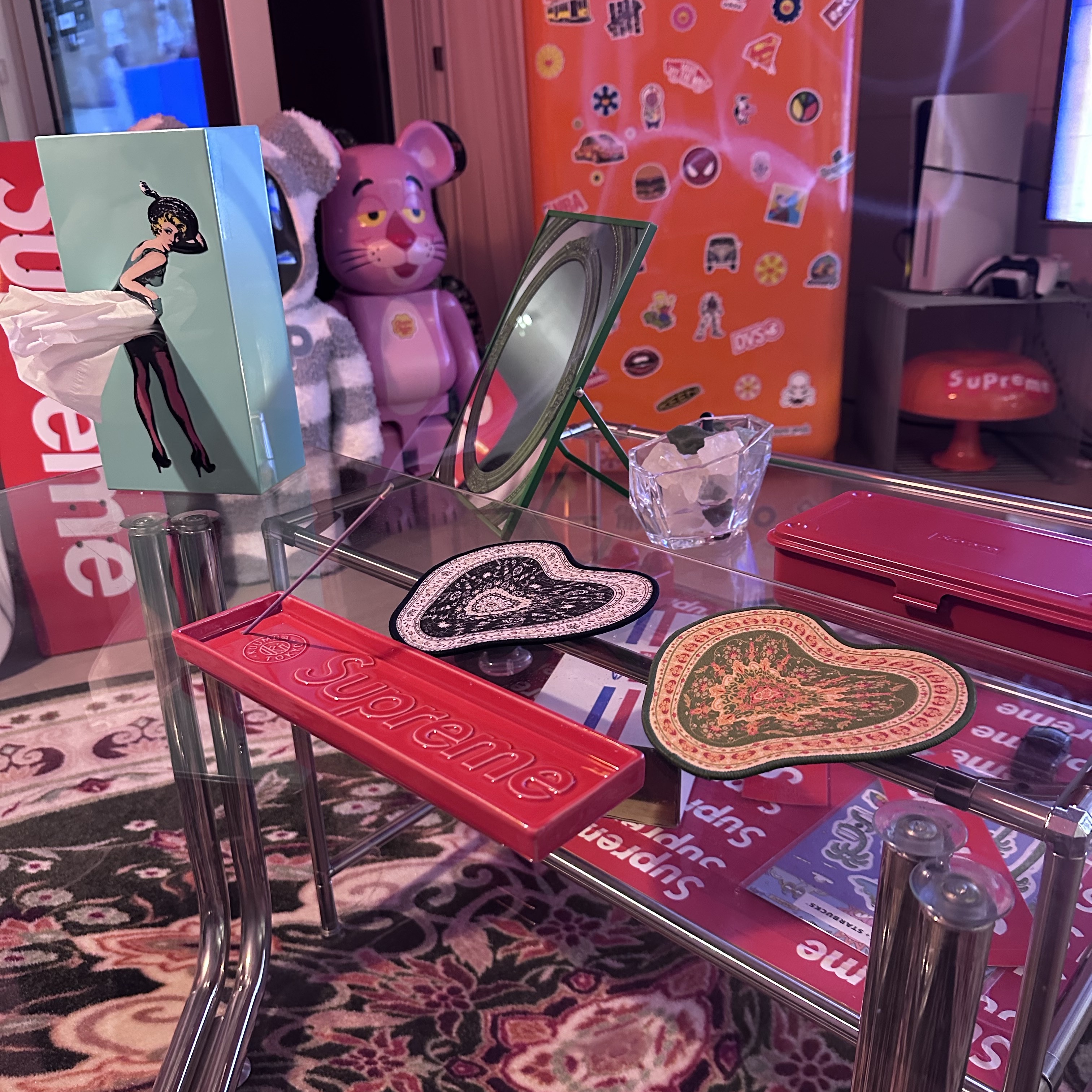 Supreme Kuumba Incense Tray Red - 24SS 착용 스타일