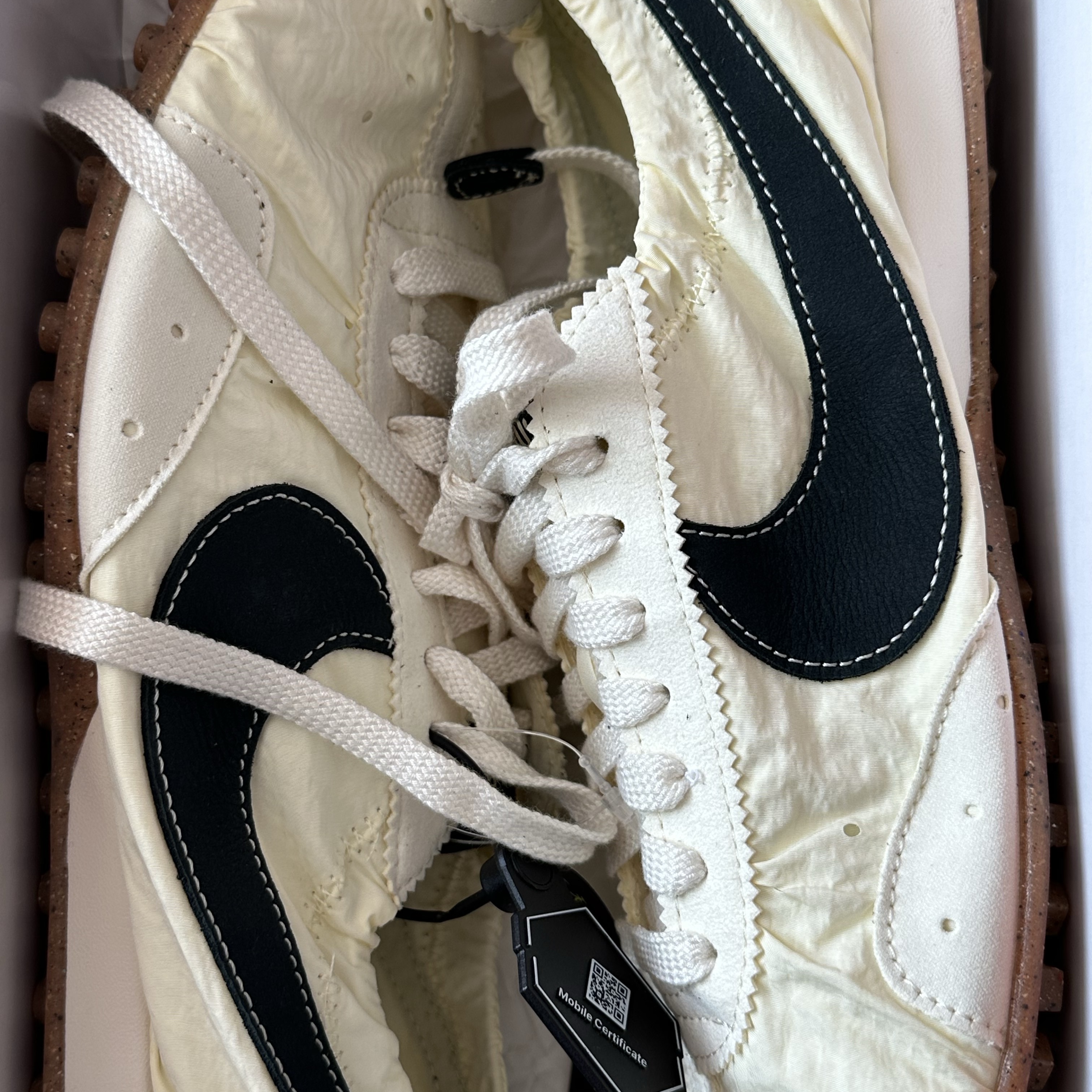 Nike x Jacquemus Moon Shoe SP Alabaster Off Noir 착용 스타일 - 3