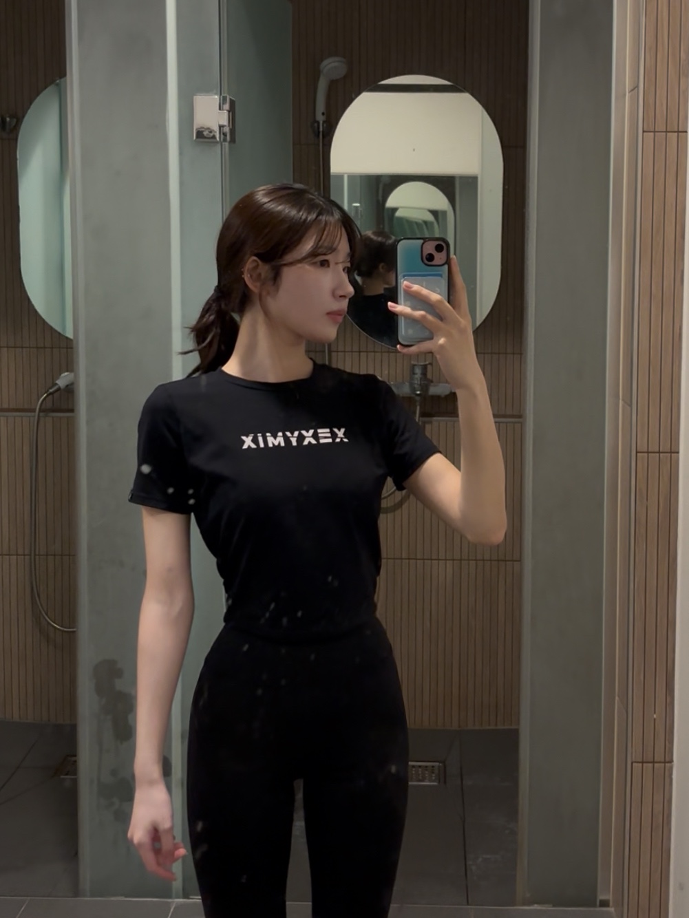 (W) Xexymix Heva Crop Top Black 착용 스타일