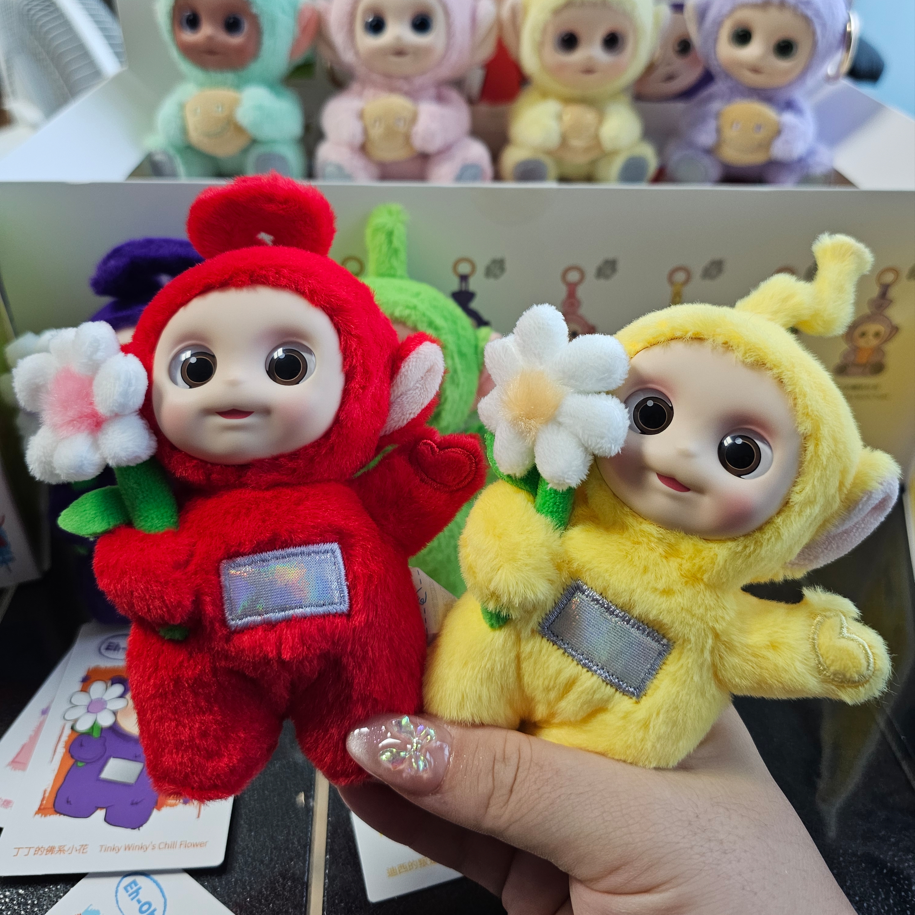 Pop Mart Teletubbies Say Hello Series Figures Sealed Case (8 Blind Boxes), Matin Kim Side Zipper Two Way Mini Cross Bag Black 착용 스타일 - 2