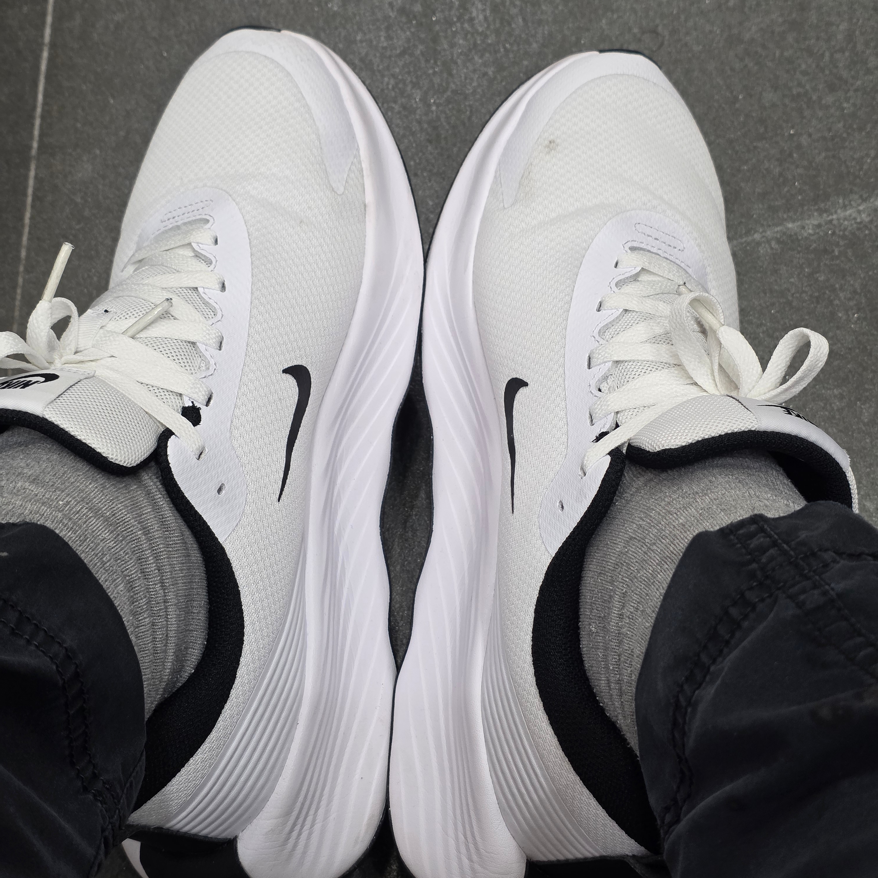 Nike Promina White Black 착용 스타일