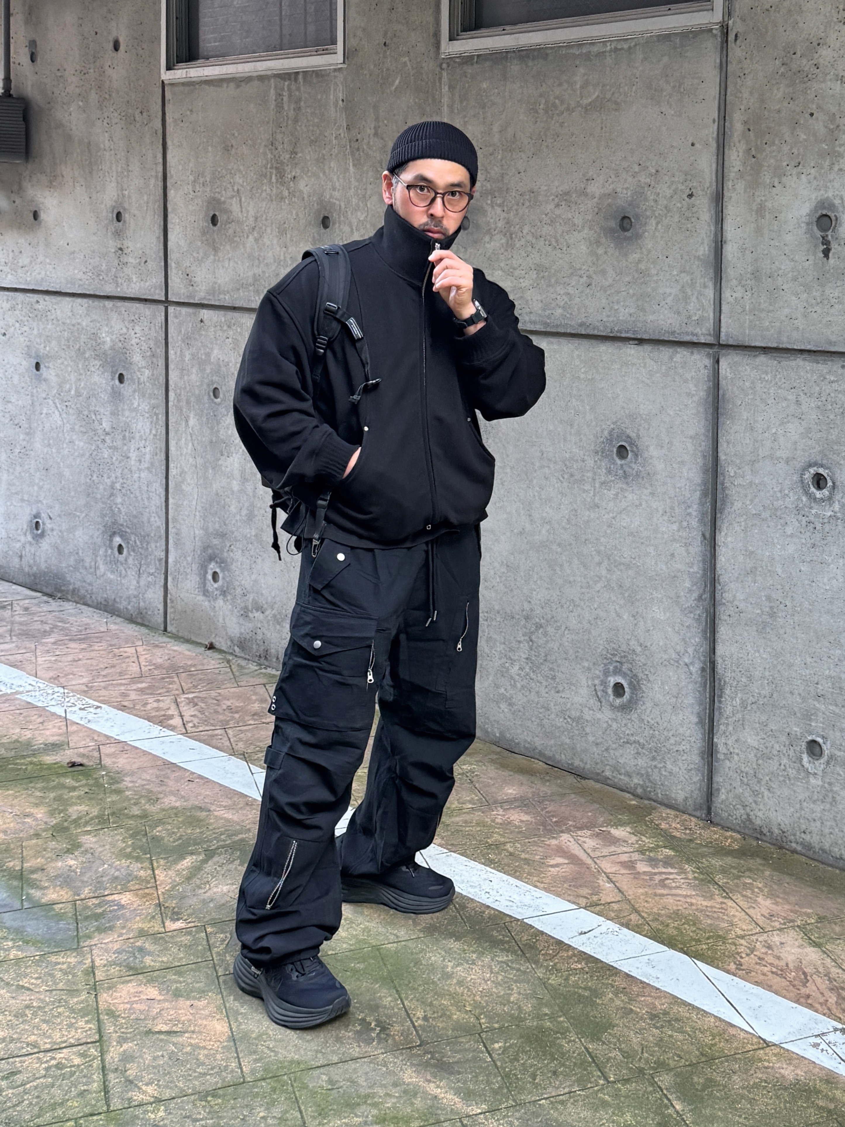 Hoka Bondi 8 Black - Wide, Flavorism Ripstop Parachute Cargo Pants Black 착용 스타일 - 1