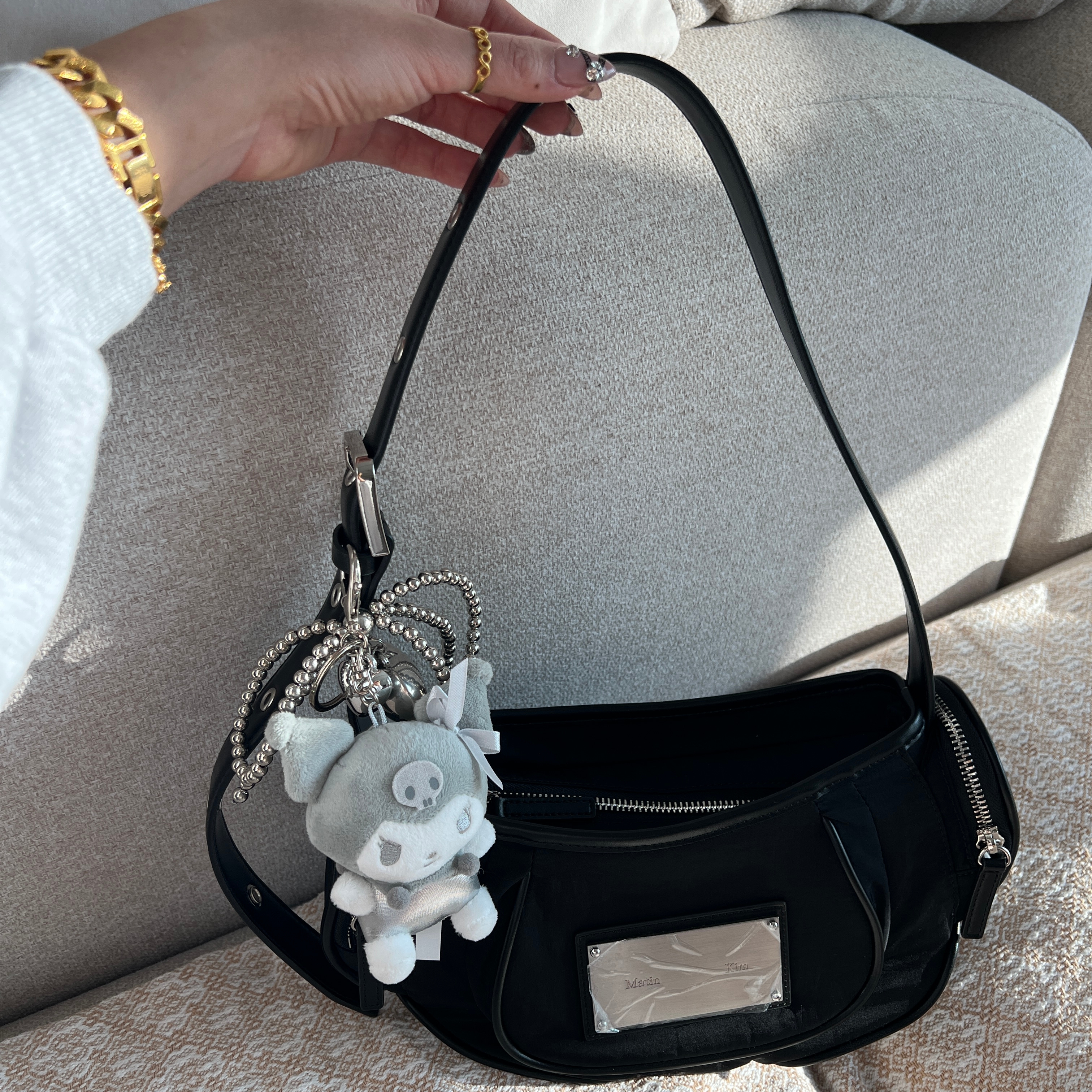 Matin Kim Madeleine Round Bag Black 착용 스타일 - 2