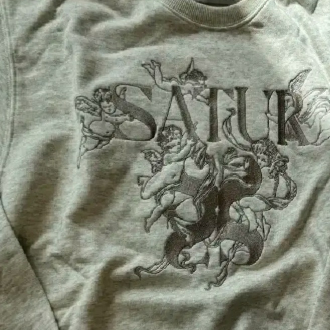 SATUR Angel Graphic Sweatshirt Melange Ivory 착용 스타일