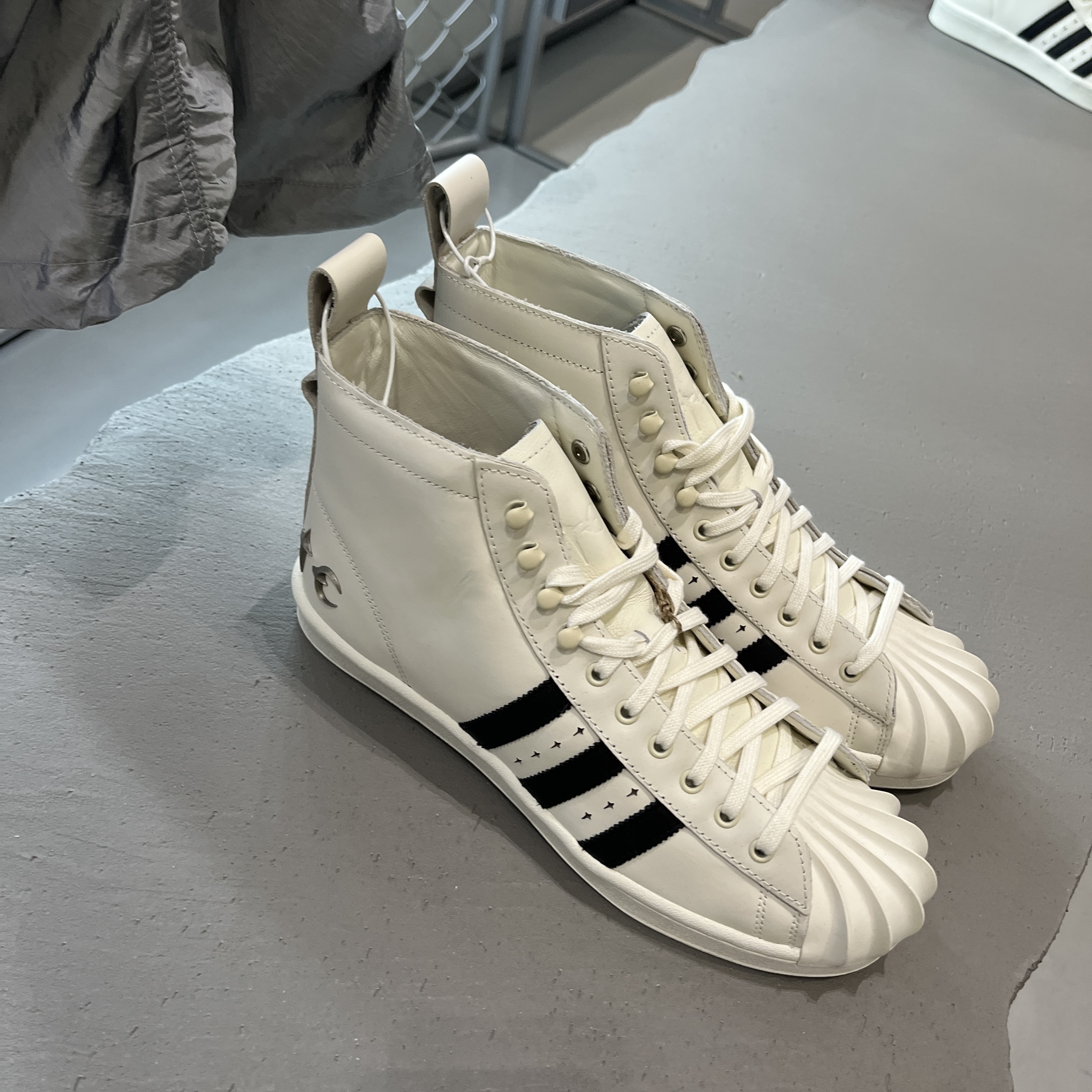 Adidas x Thug Club Superstar Boot Luxe Off White Core Black 착용 스타일