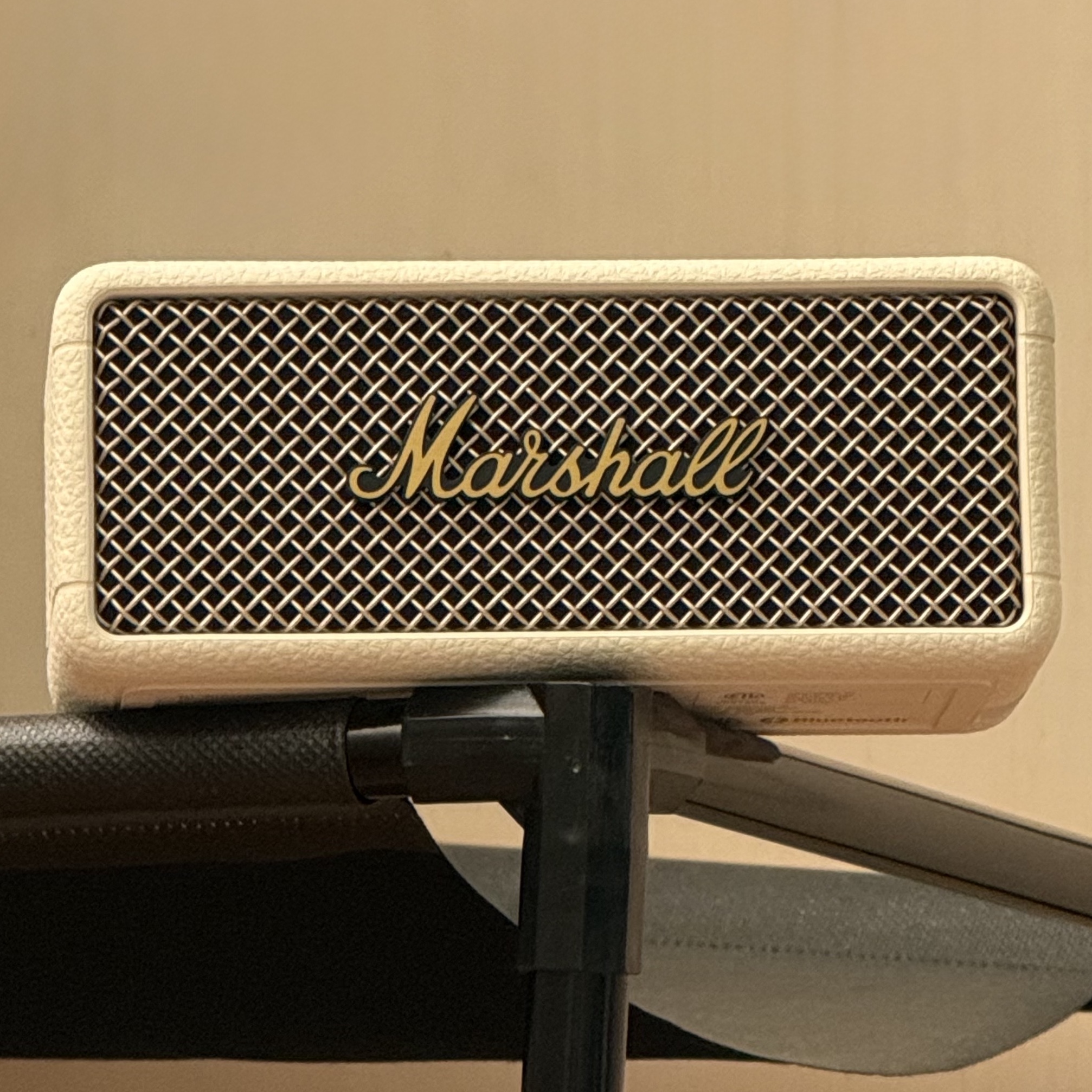 Marshall Emberton III Cream (Korean Ver.) 착용 스타일 - 2