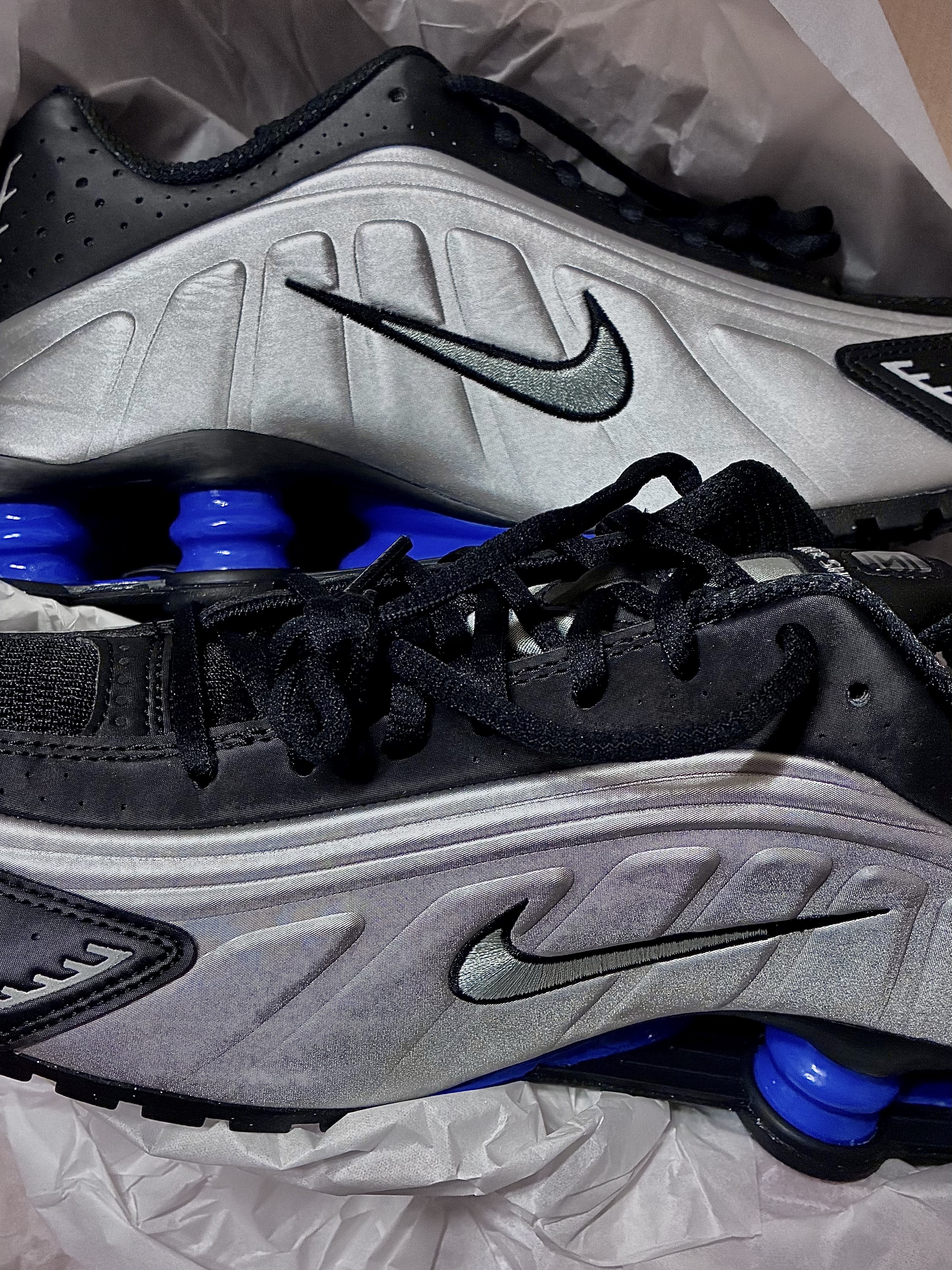 (W) Nike Shox R4 Metallic Silver and Black 착용 스타일