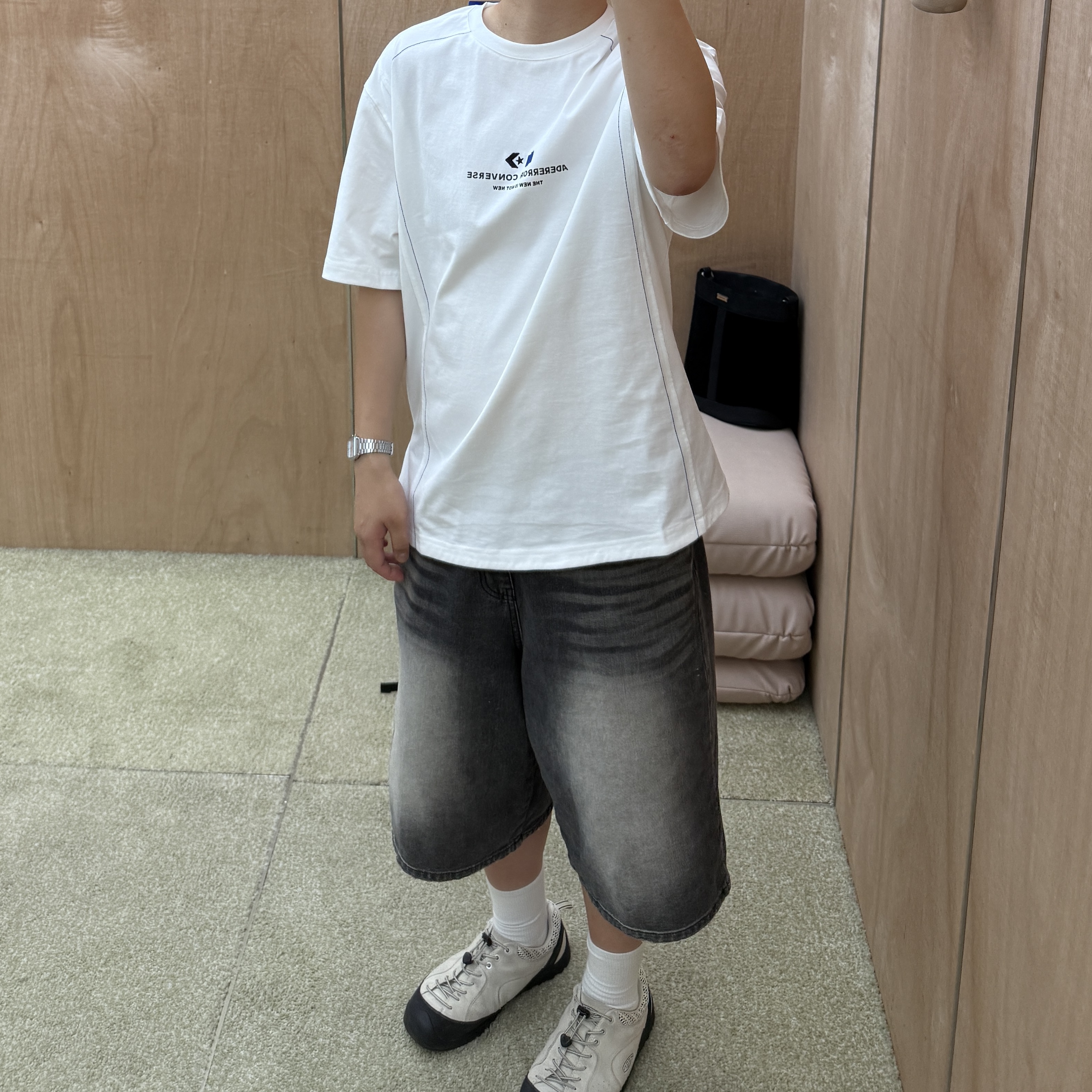 Converse x Ader Error T-Shirt Cloud Dancer, Keen Jasper Rocks SP Men Birch/Black 착용 스타일 - 1