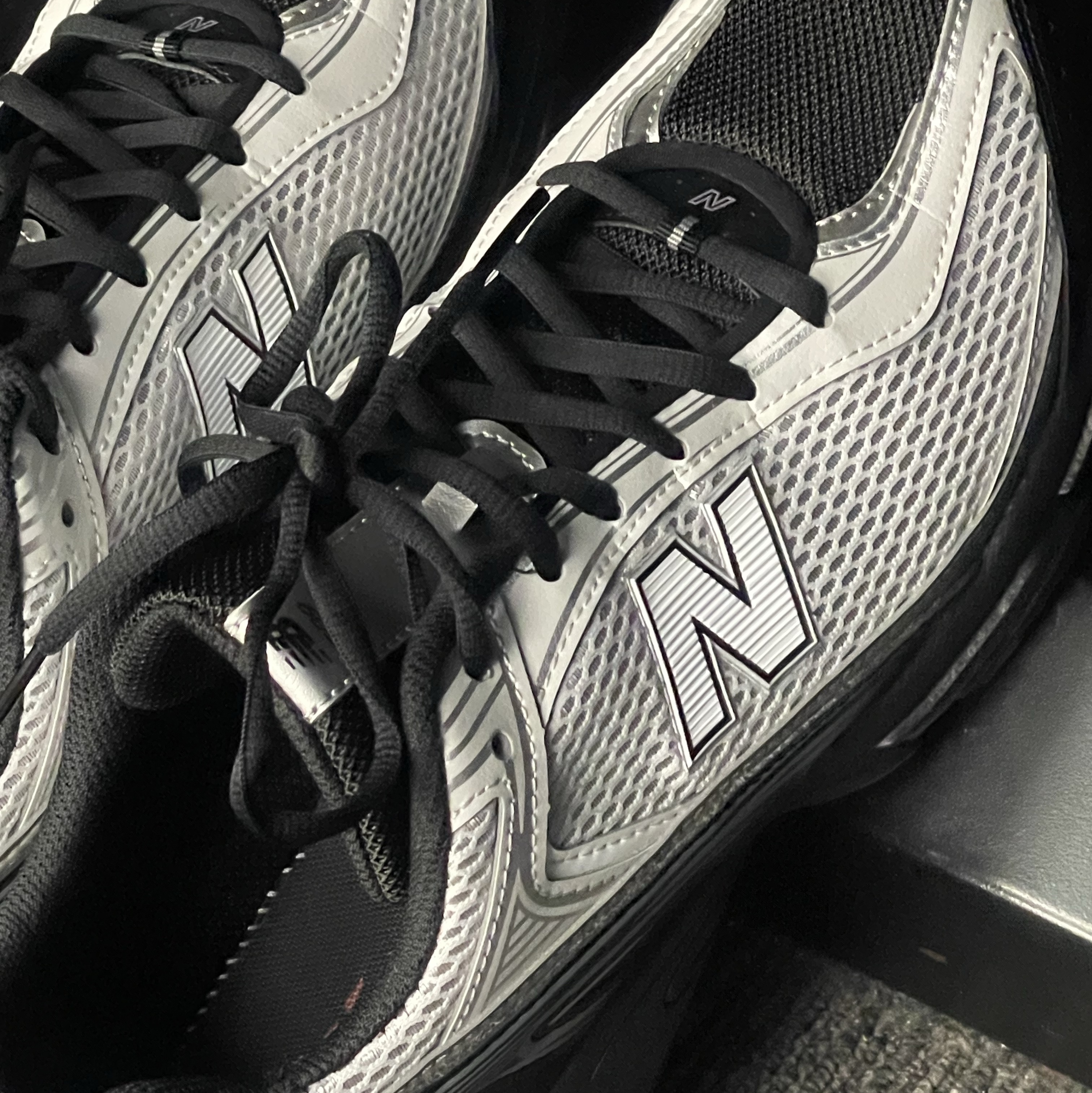 New Balance 509 Black Gray 착용 스타일