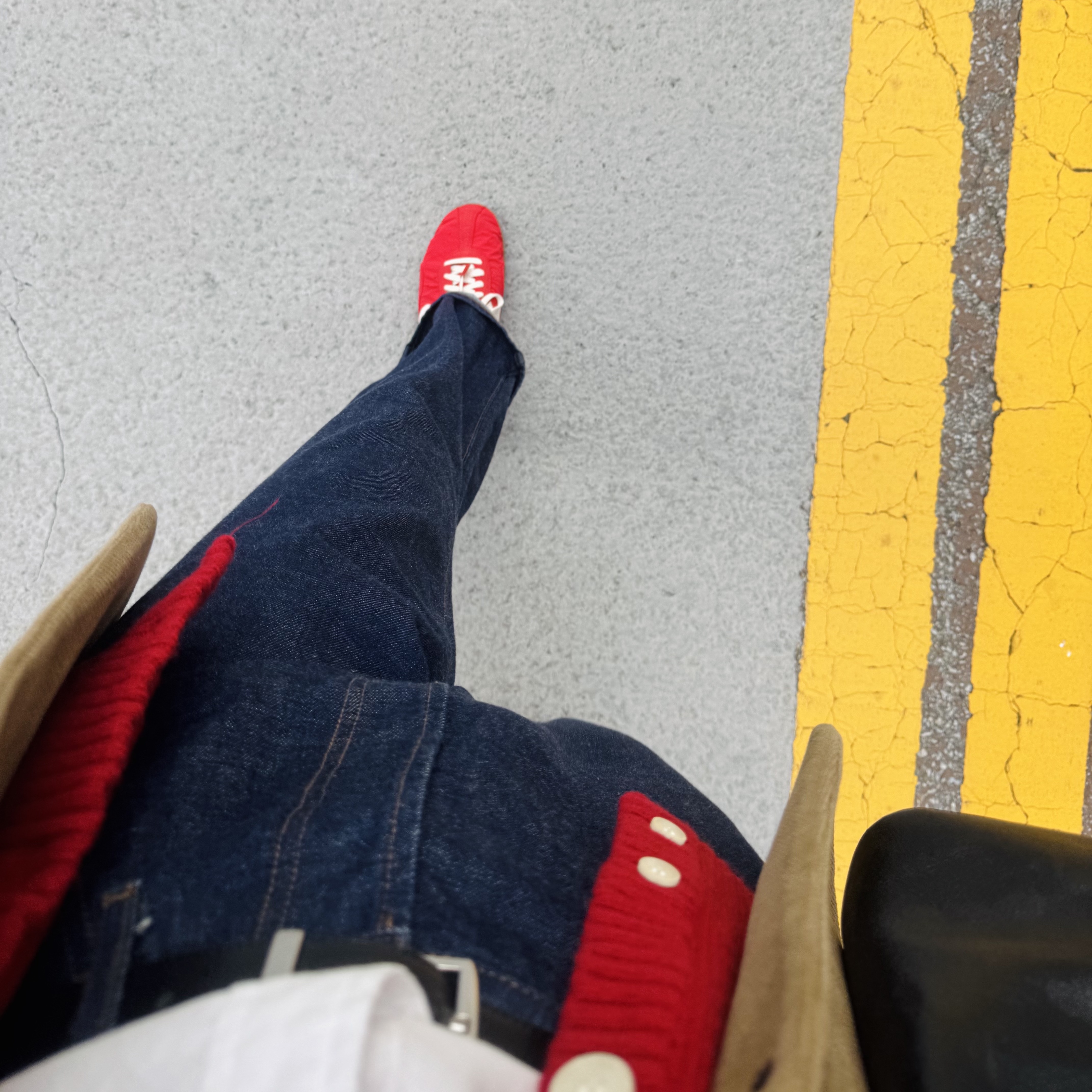 Nike x Jacquemus Moon Shoe SP University Red and Bicycle Yellow 착용 스타일 - 2