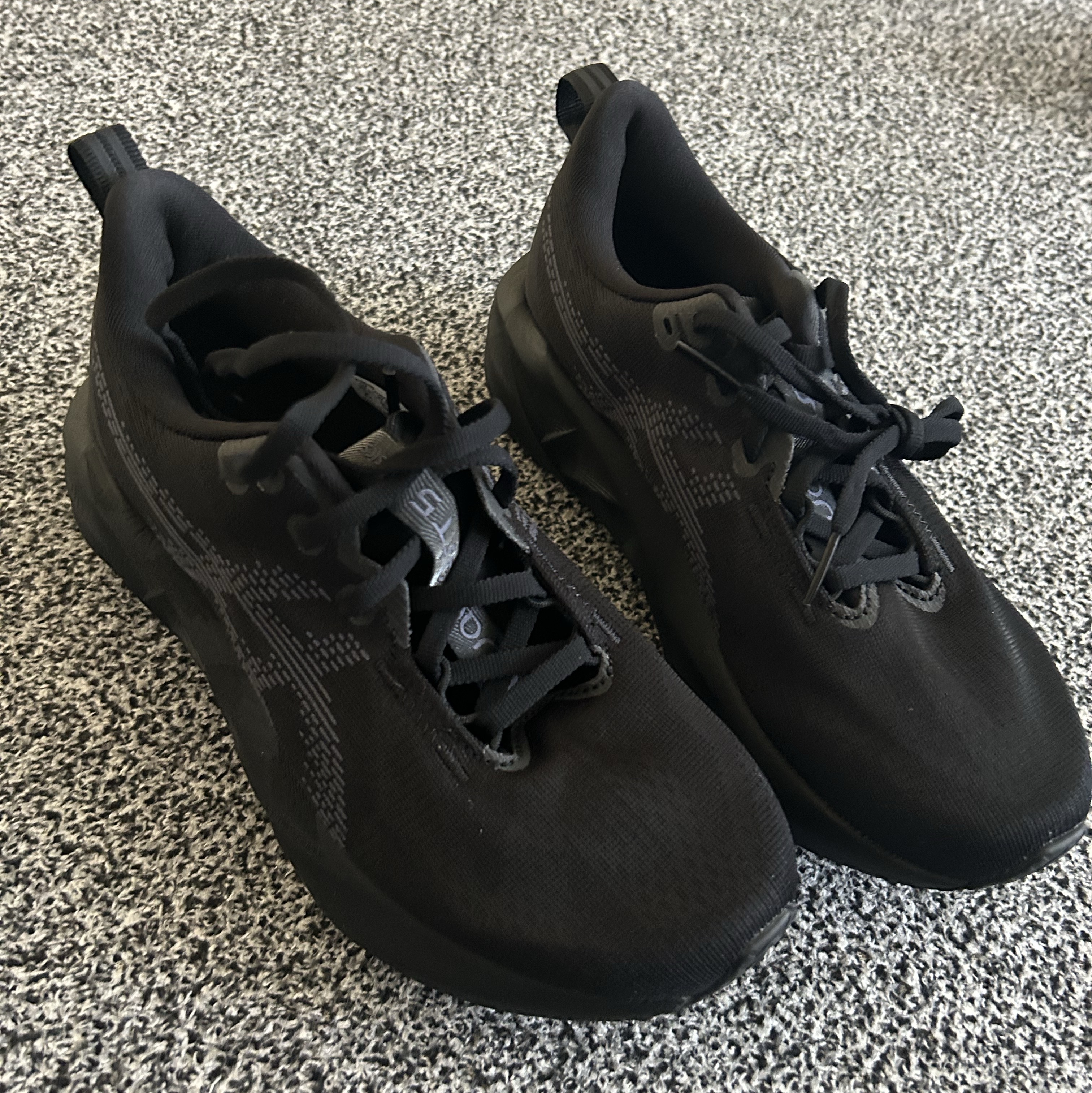 (W) Asics Novablast 5 Black Carrier Grey 착용 스타일