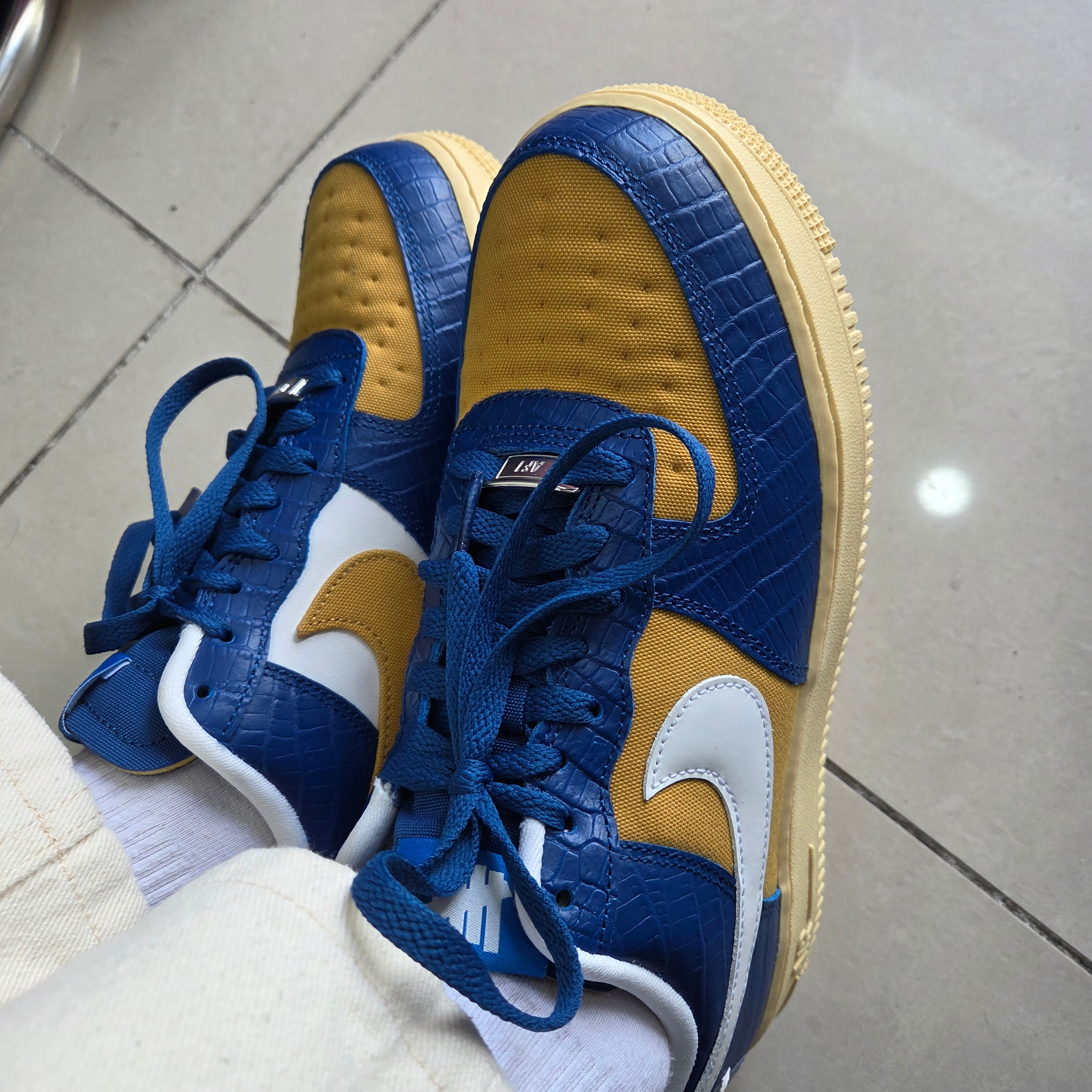Nike x Undefeated Air Force 1 Low SP 5 On It Court Blue 착용 스타일 - 2