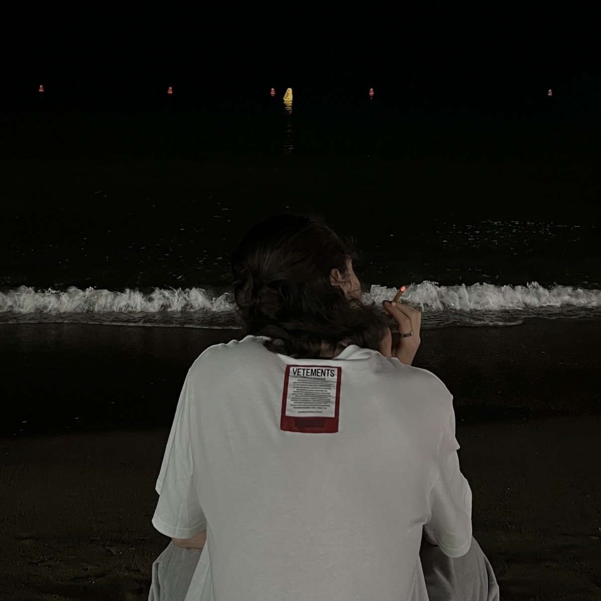 Vetements Logo Patch T-Shirt White 착용 스타일