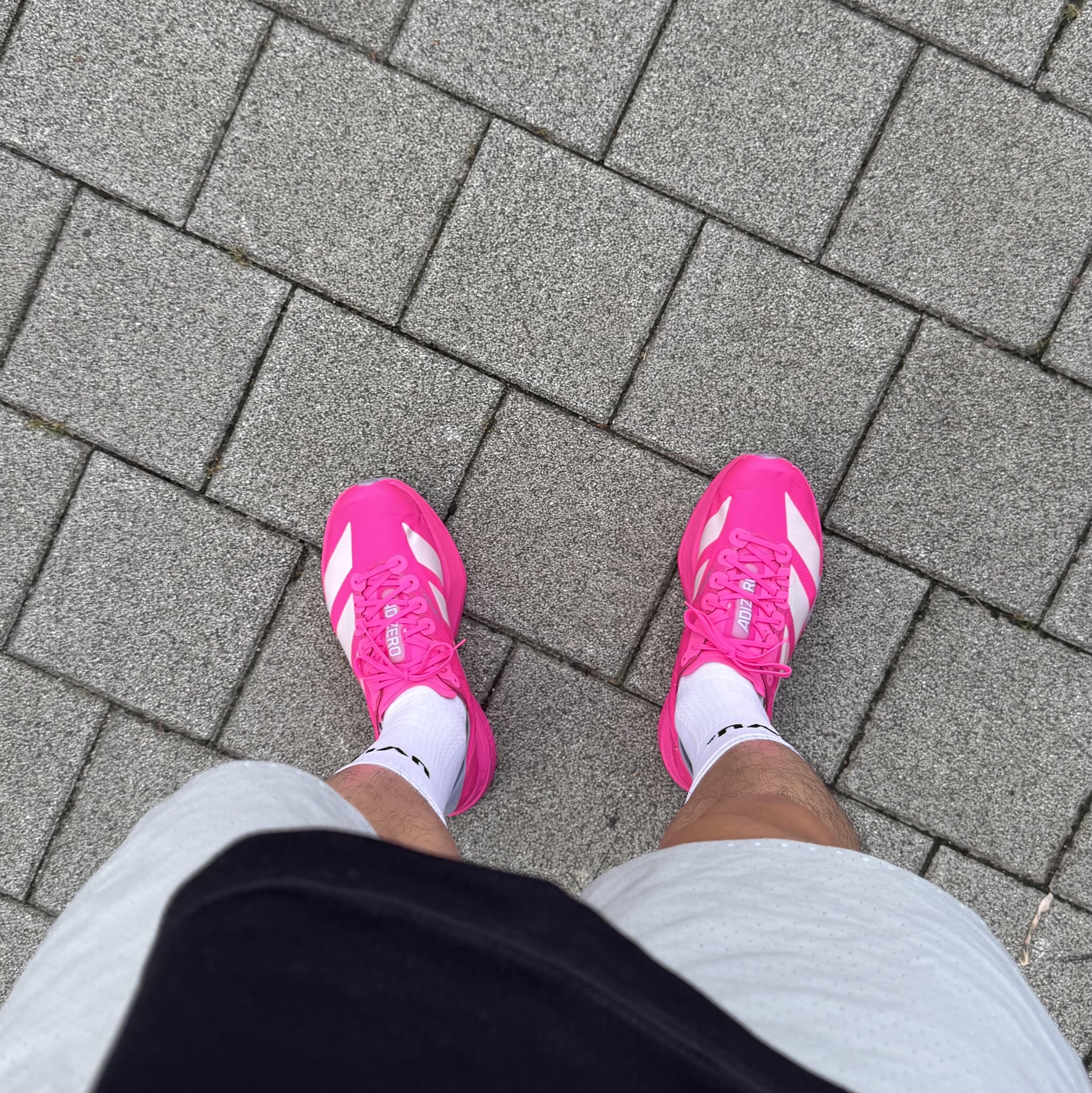 Adidas Adizero Adios Pro 4 Shock Pink Zero Metalic 착용 스타일