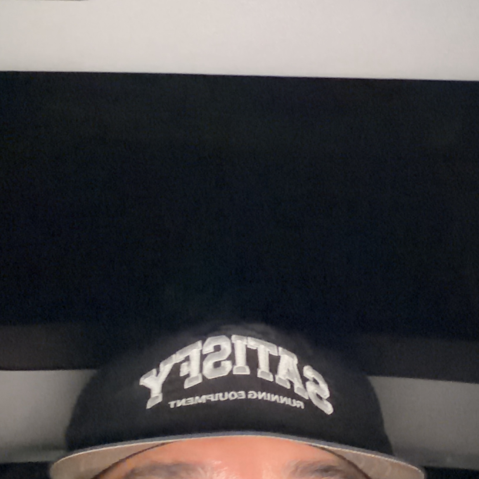 Satisfy Flitesilk 5-Panel Pinch Cap Black 착용 스타일