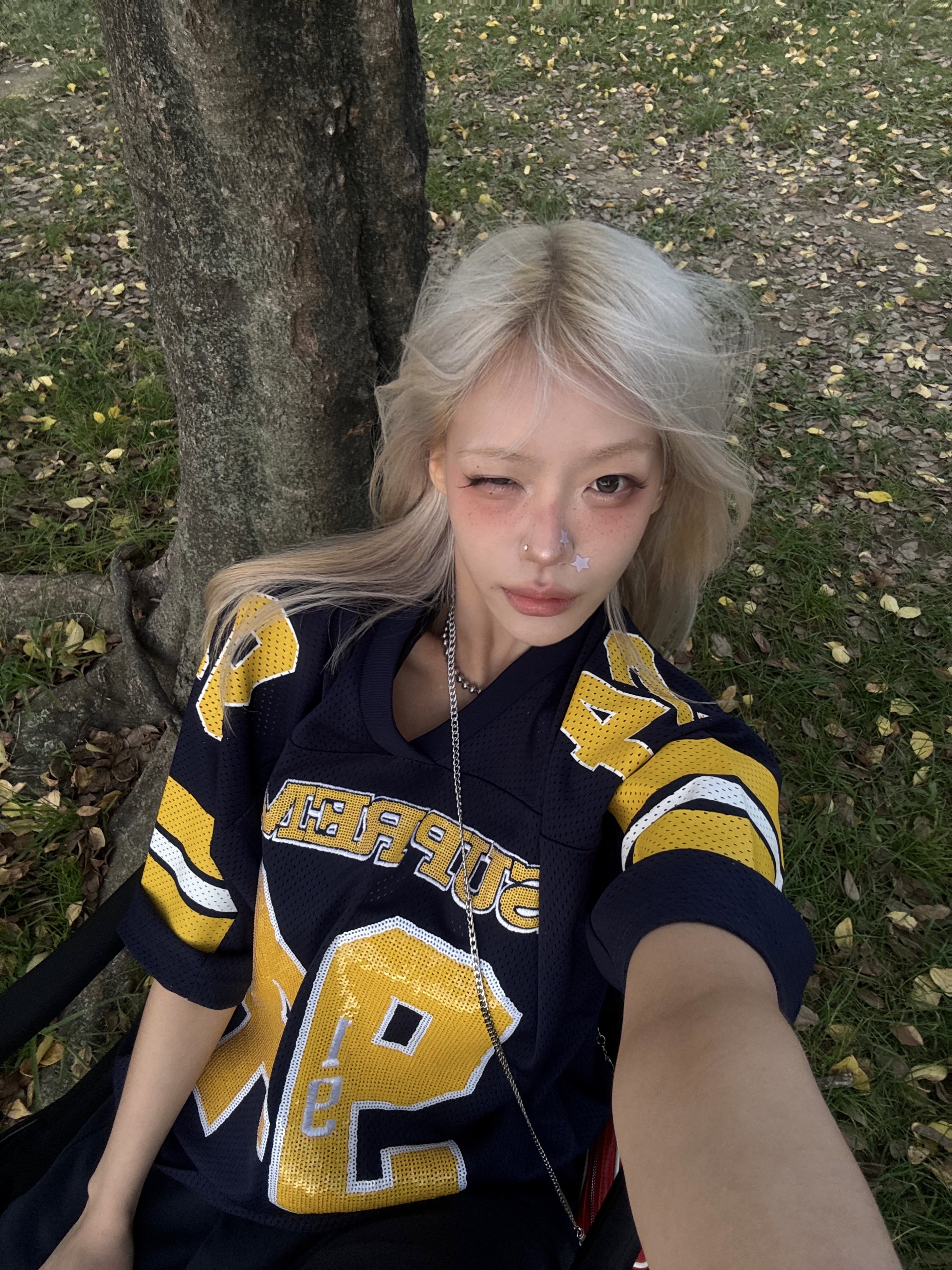 Supreme Sequin Football Jersey Navy - 25FW 착용 스타일