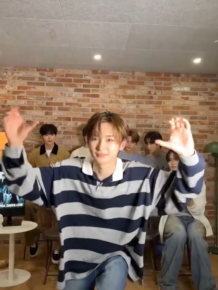 Undermycar MU.130 Classic Logo Stripe Long Sleeve PK Shirts Navy, Undermycar MU.130 Classic Logo Stripe Long Sleeve PK Shirts Melange Gray 착용 스타일 - 7