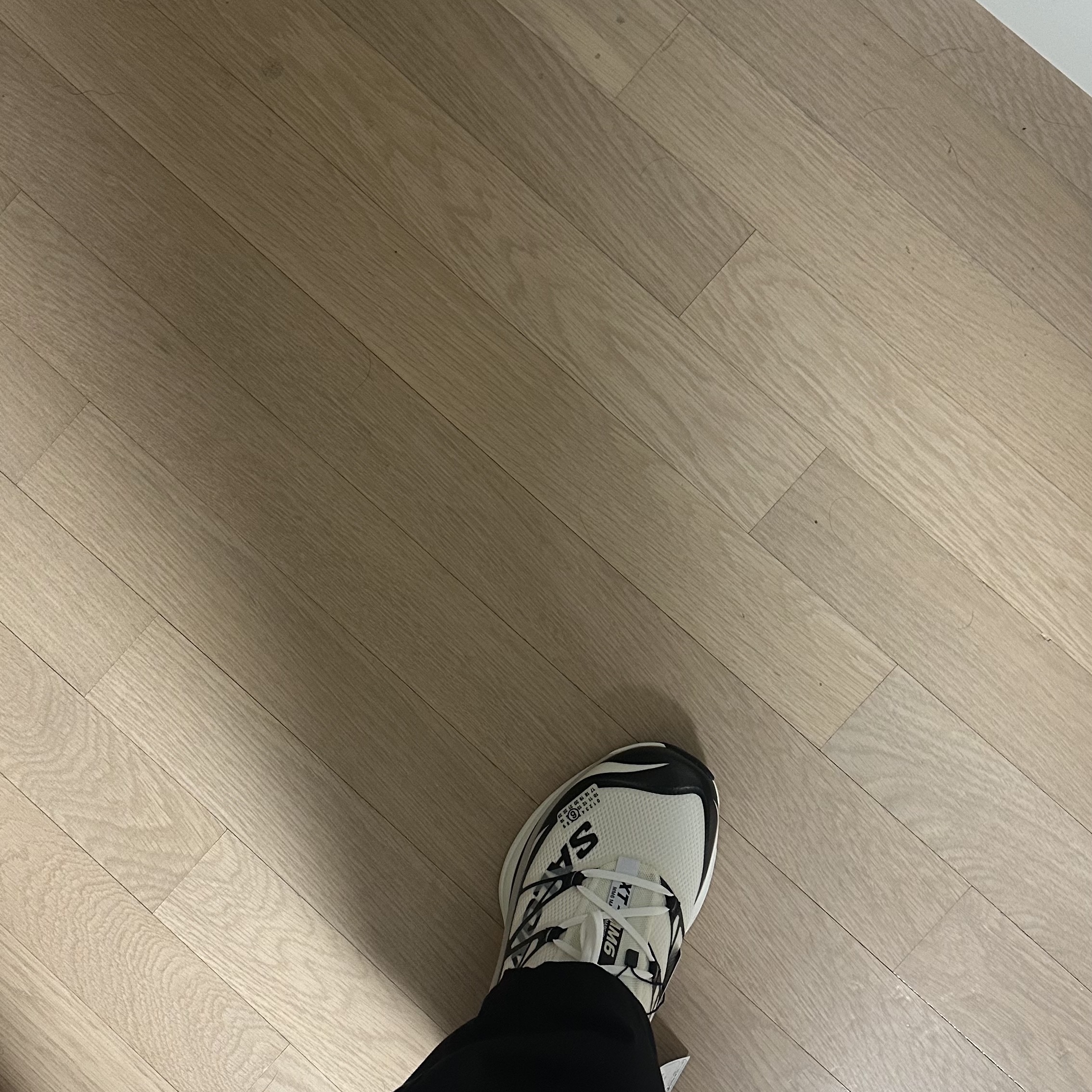 Salomon x MM6 Masion Margiela XT-MM6 Vanilla Ice Black 착용 스타일 - 2