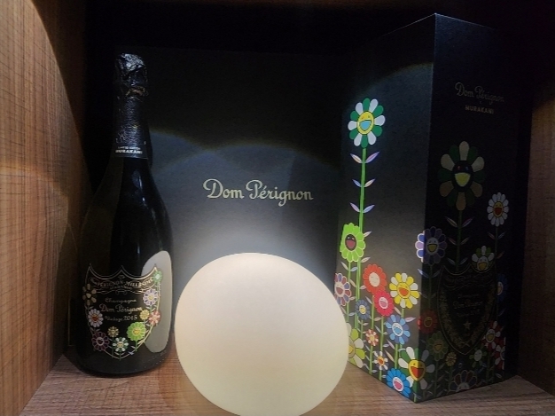 Dom Pérignon Vintage 2015 Takashi Murakami Special Edition Collection (3 Bottles) 착용 스타일