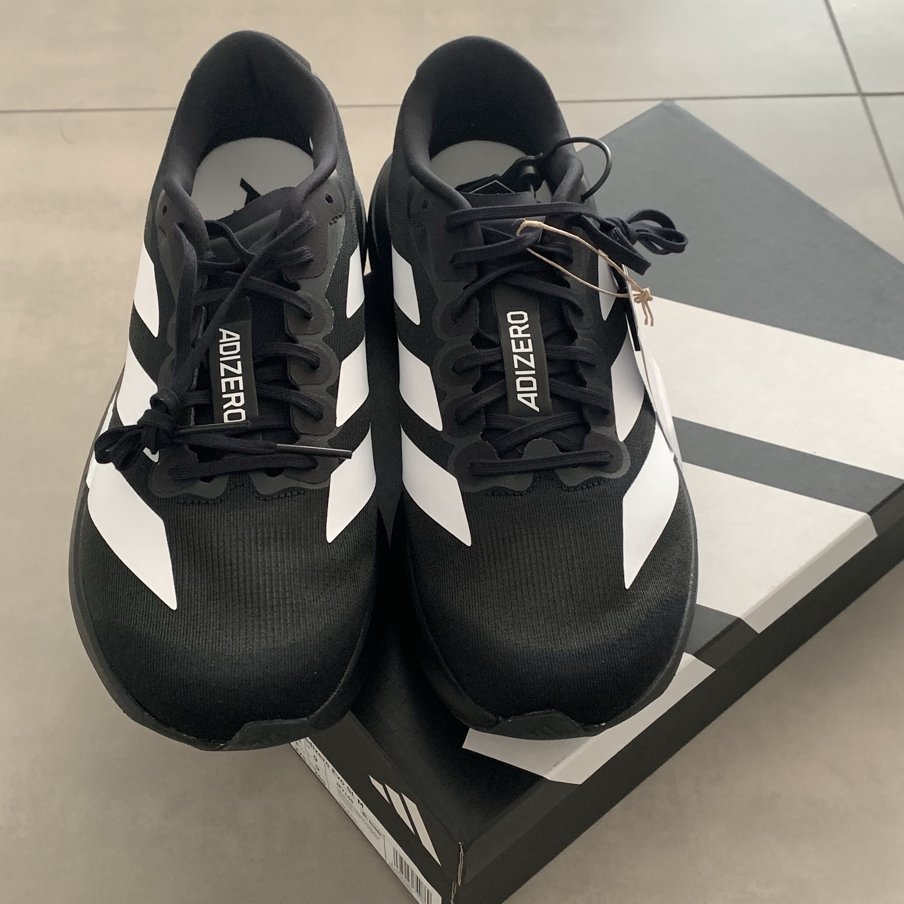 Adidas Adizero EVO SL Core Black Cloud White 착용 스타일