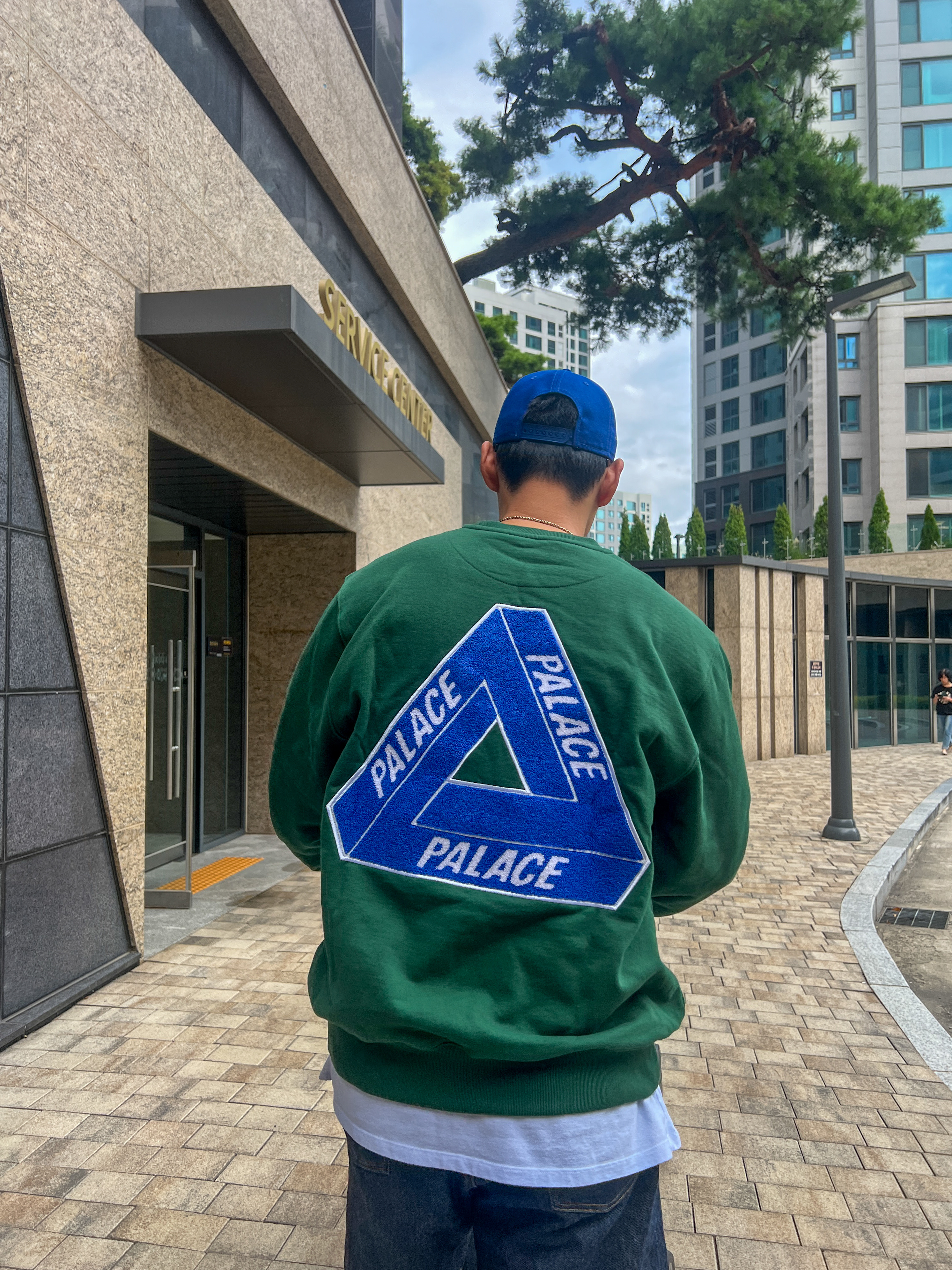 Palace New Era Low Profile P 9Fifty Blue - 23FW, Palace Chenille Tri-Ferg Crew Racey Green - 24FW 착용 스타일