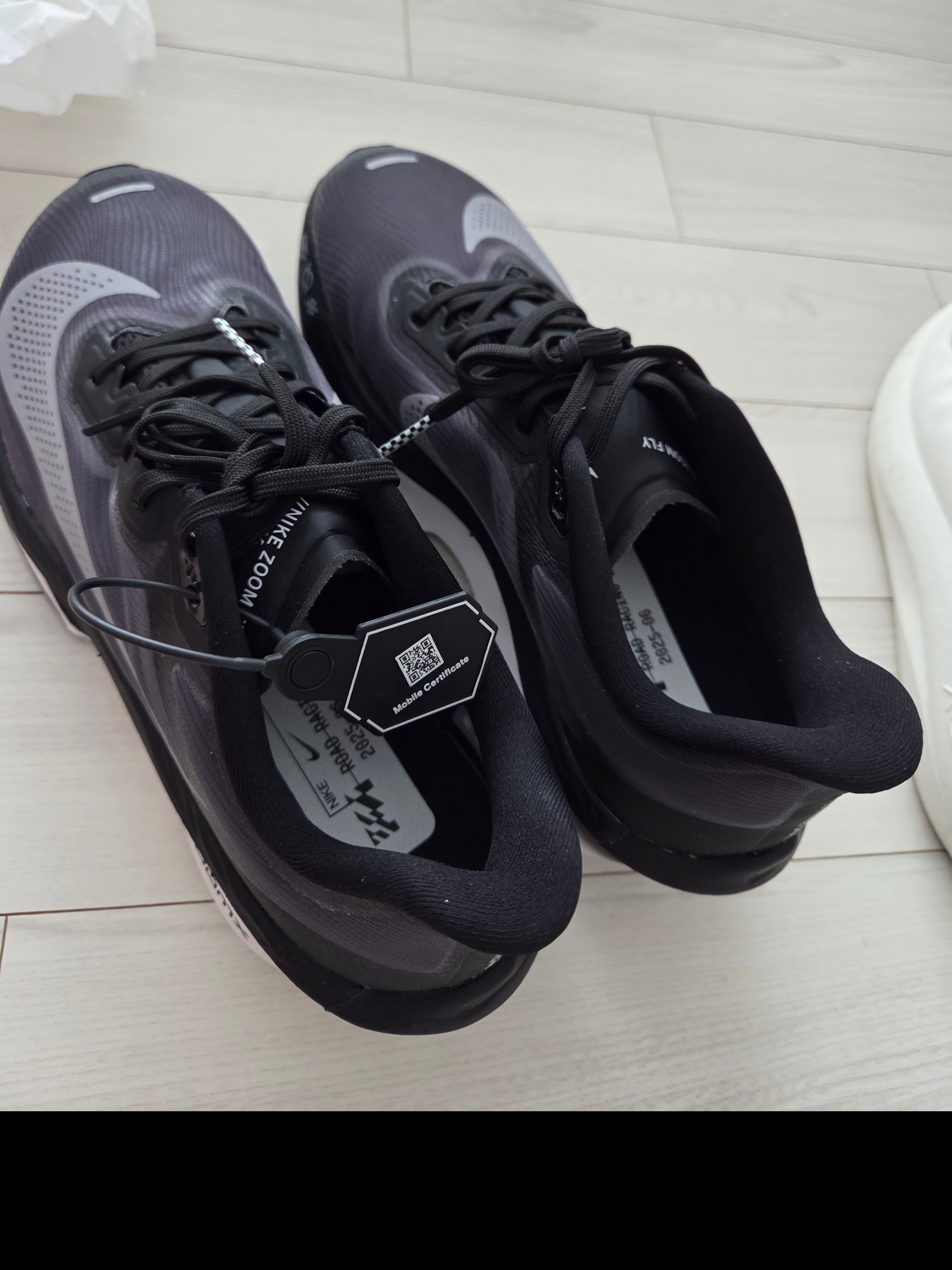 Nike Zoom Fly 6 Black Light Smoke Grey 착용 스타일