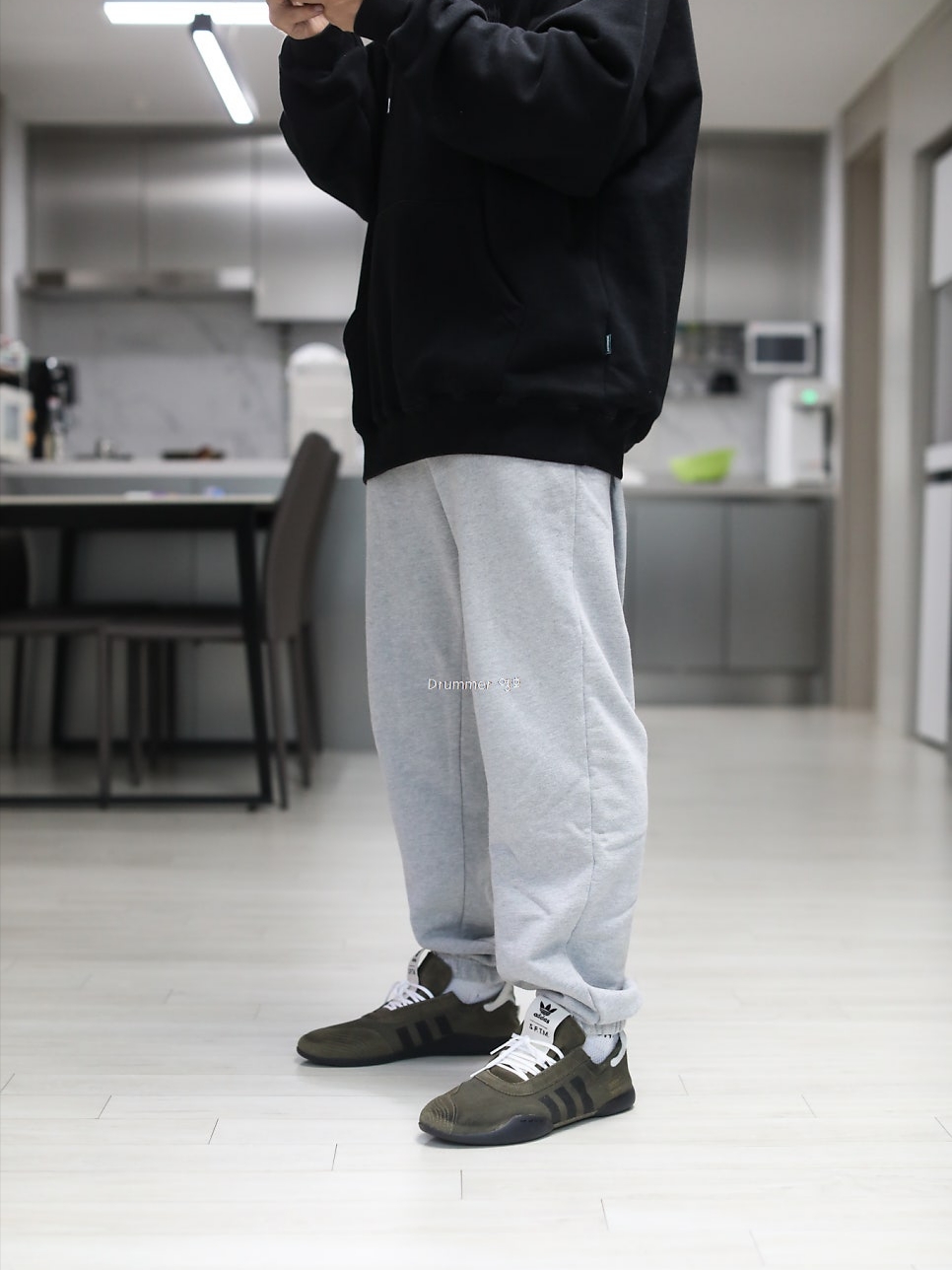 (W) Adidas x Song for the Mute Taekwondo Mei Olive Core Black 착용 스타일 - 2