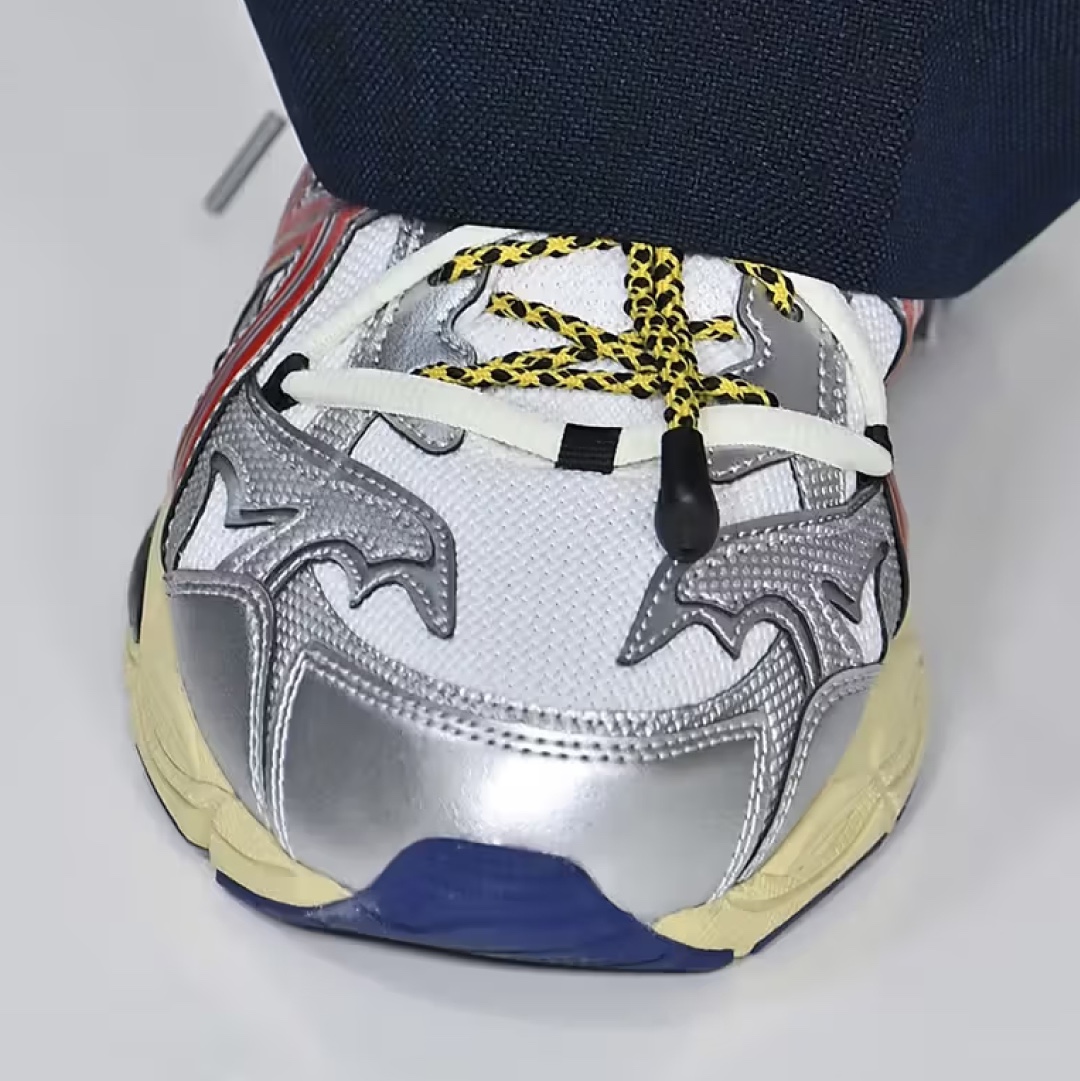 Asics x Toga Gel-Cumulus 16 TG White Red Pure Silver, Asics x Toga Gel-Cumulus 16 TG Grey Black Pure Silver 착용 스타일 - 3