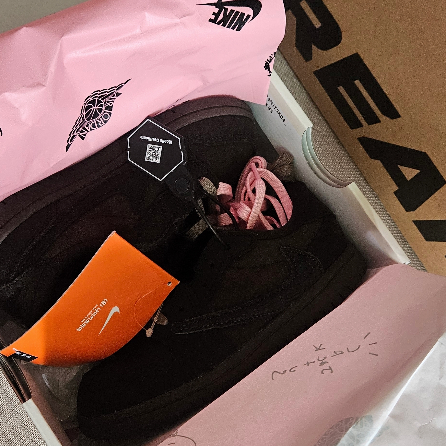 (TD) Jordan 1 x Travis Scott Retro Low OG SP Velvet Brown and Dark Mocha 착용 스타일 - 4