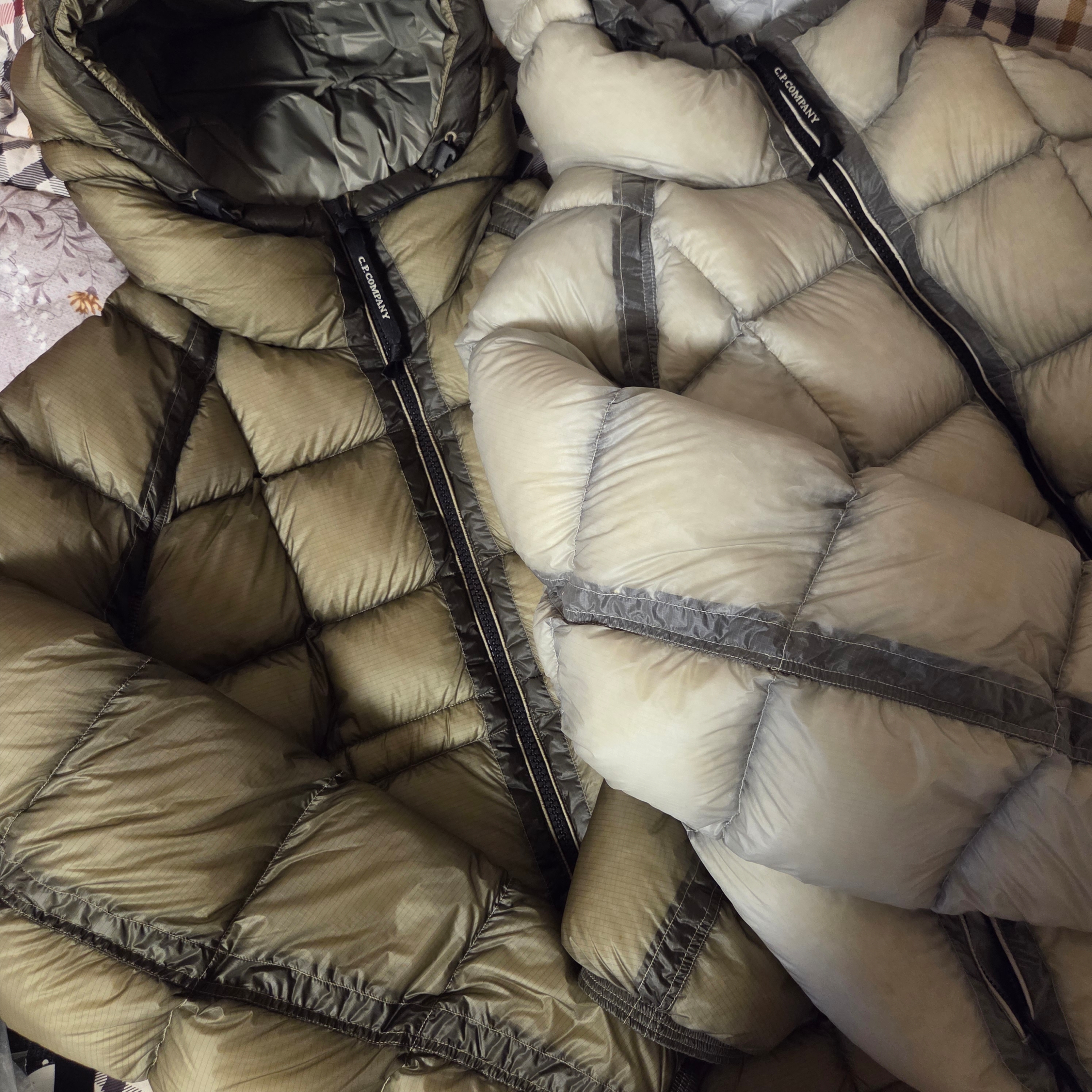 C.P. Company D.D. Shell Hooded Down Jacket Fungi Grey - 25FW 착용 스타일