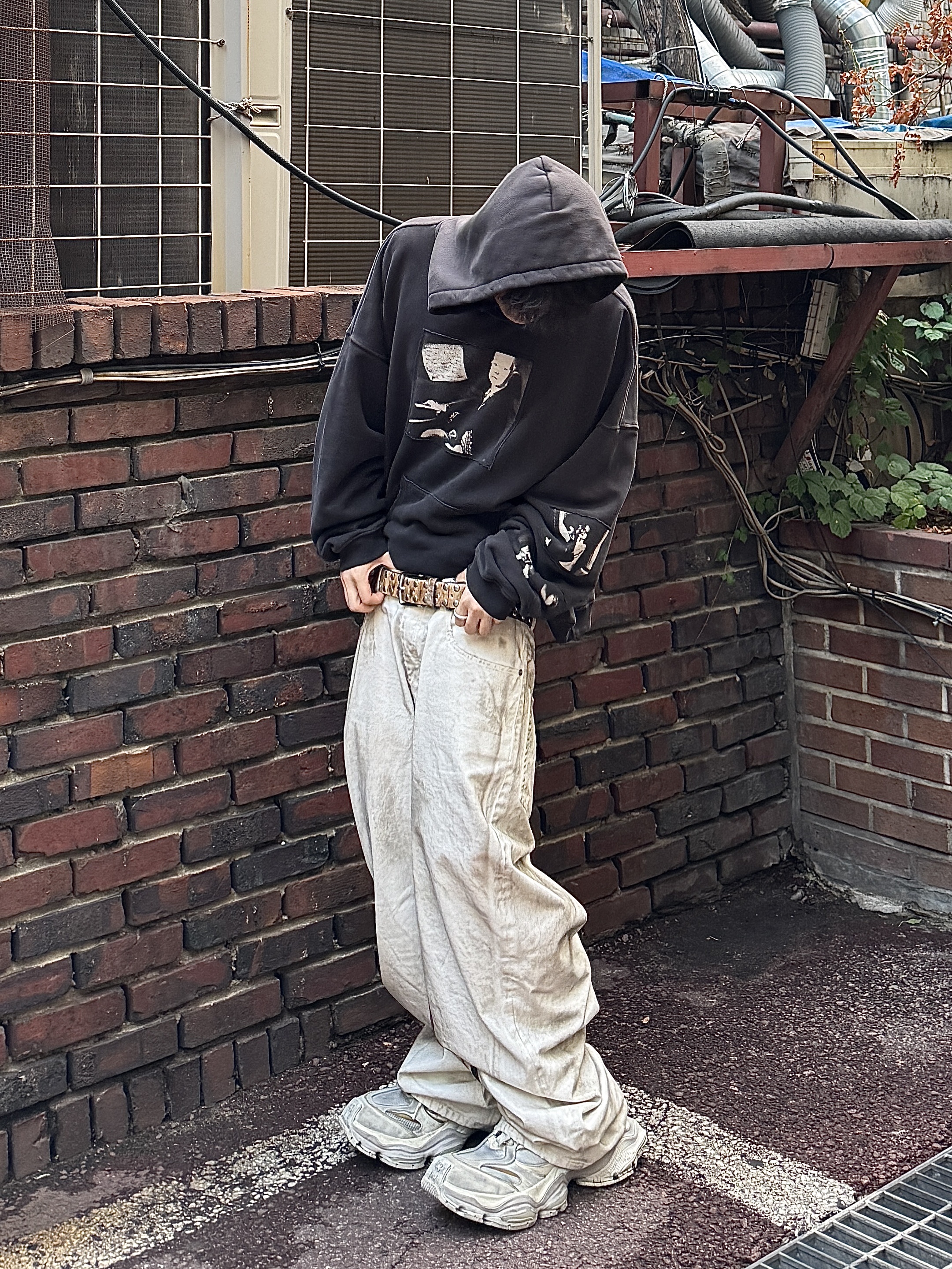 Balenciaga Cargo Sneakers Beige, Stussy 8 Ball Studded Belt Raw Cowhide Hair 착용 스타일 - 1